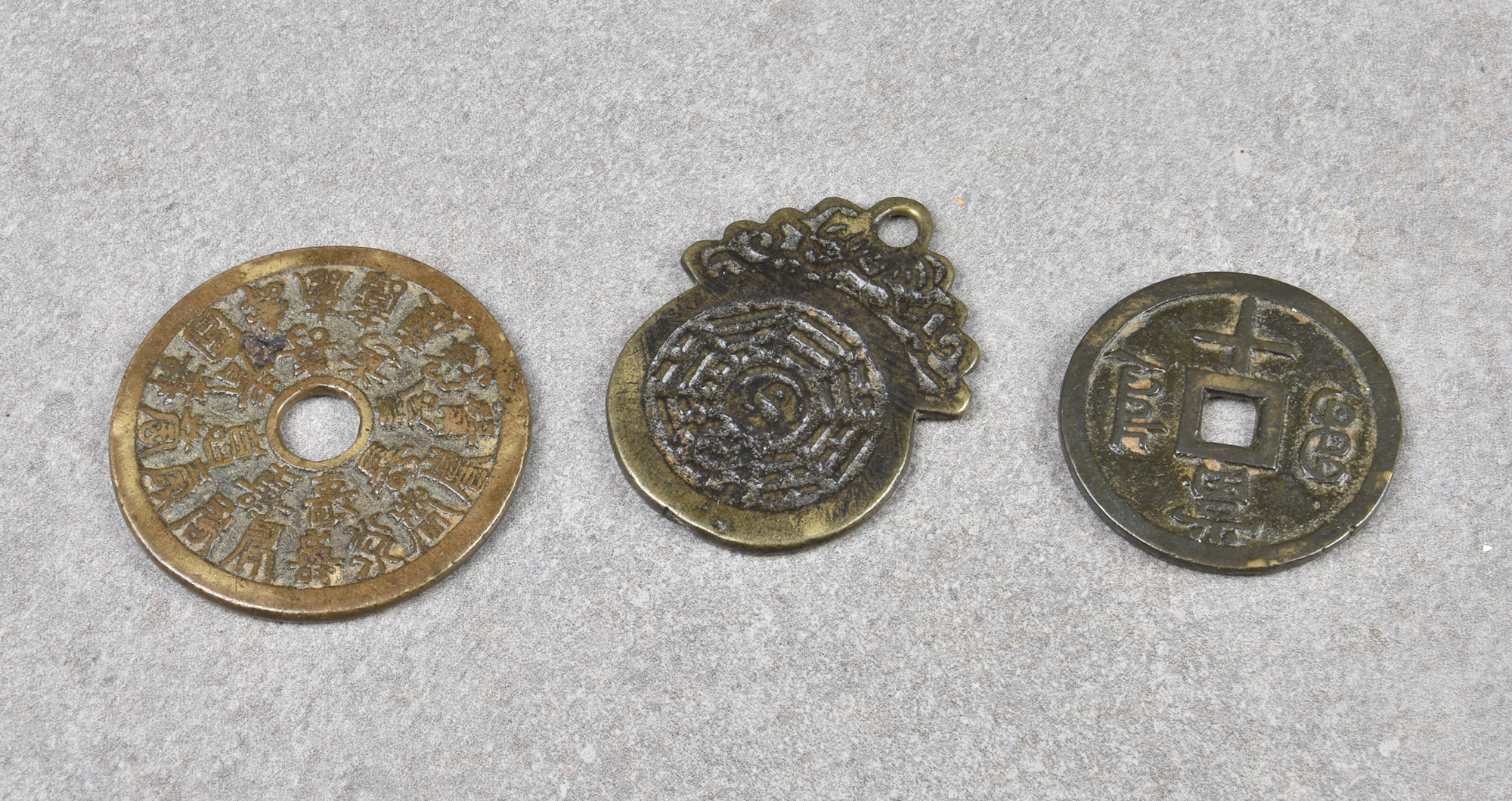 A Japanese metalwork Feng Shui tray with raised figures of minstrels, of rectangular form, centrally - Image 4 of 10