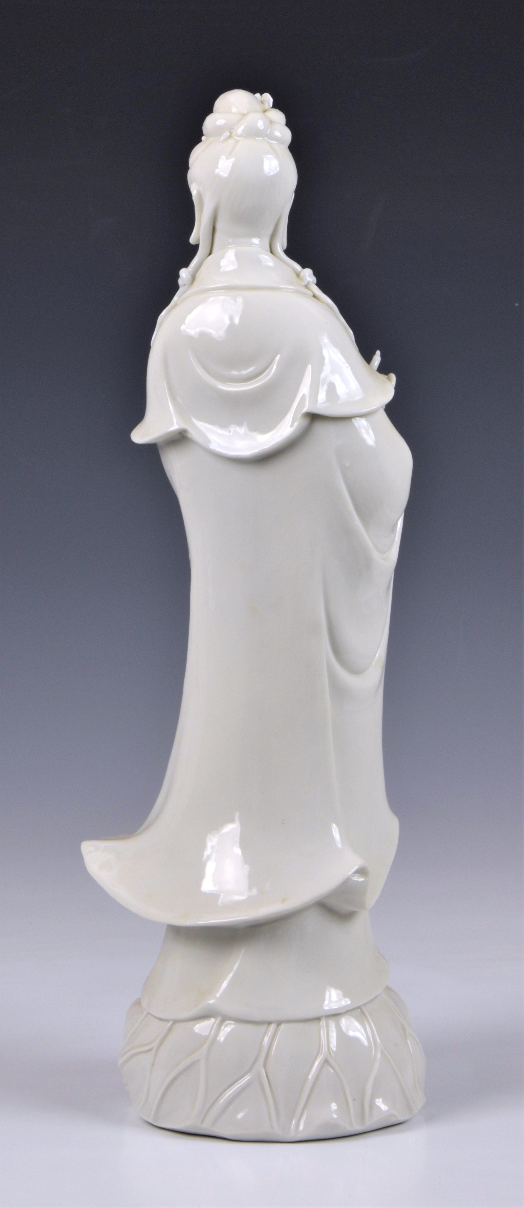 A Blanc de Chine figure of Guanyin, Continental, 20th century, figure holding a vase, standing on - Image 3 of 5