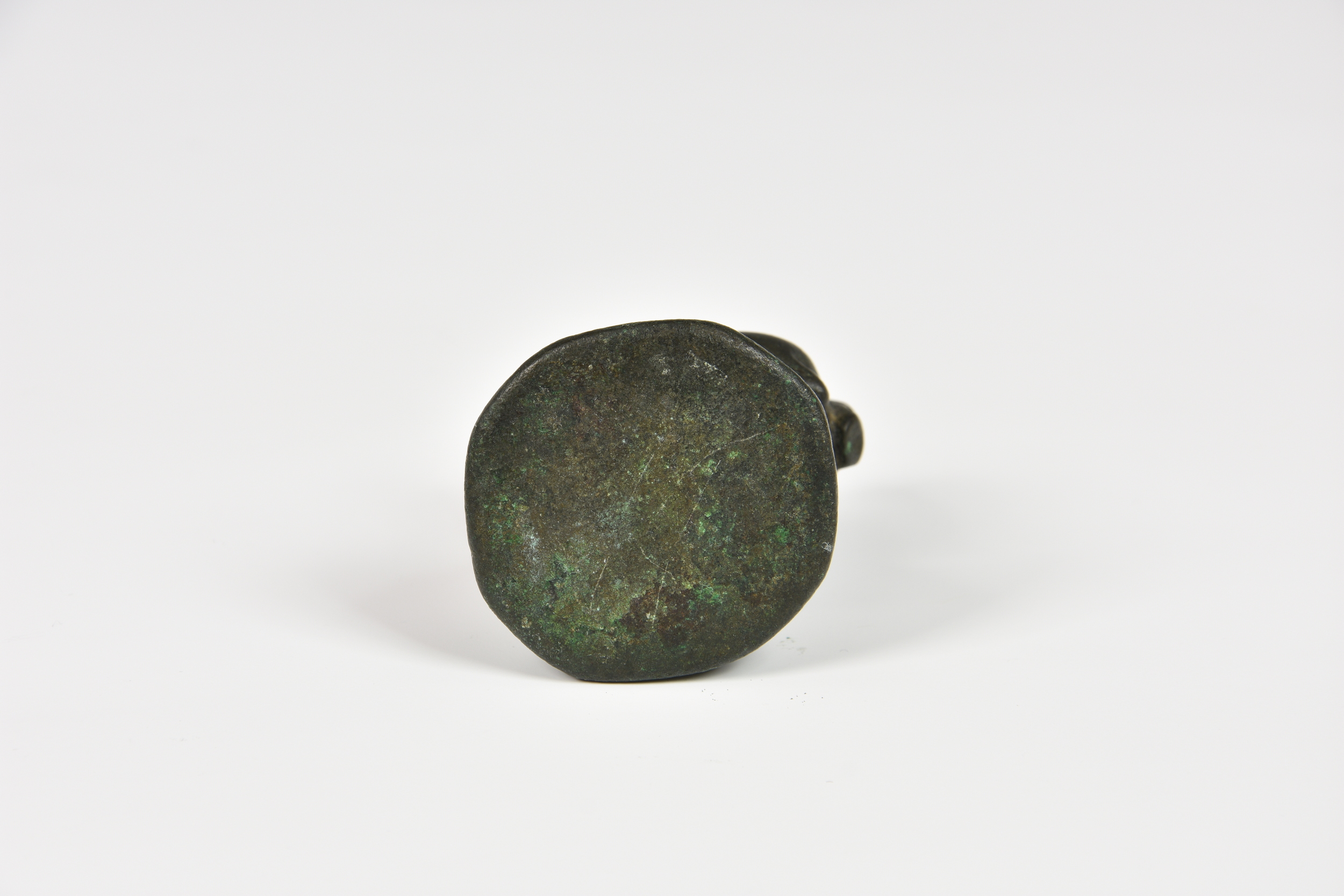 An 18th / 19th century Burmese cast bronze opium weight, in the form of Chinthe, raised on a - Image 5 of 5