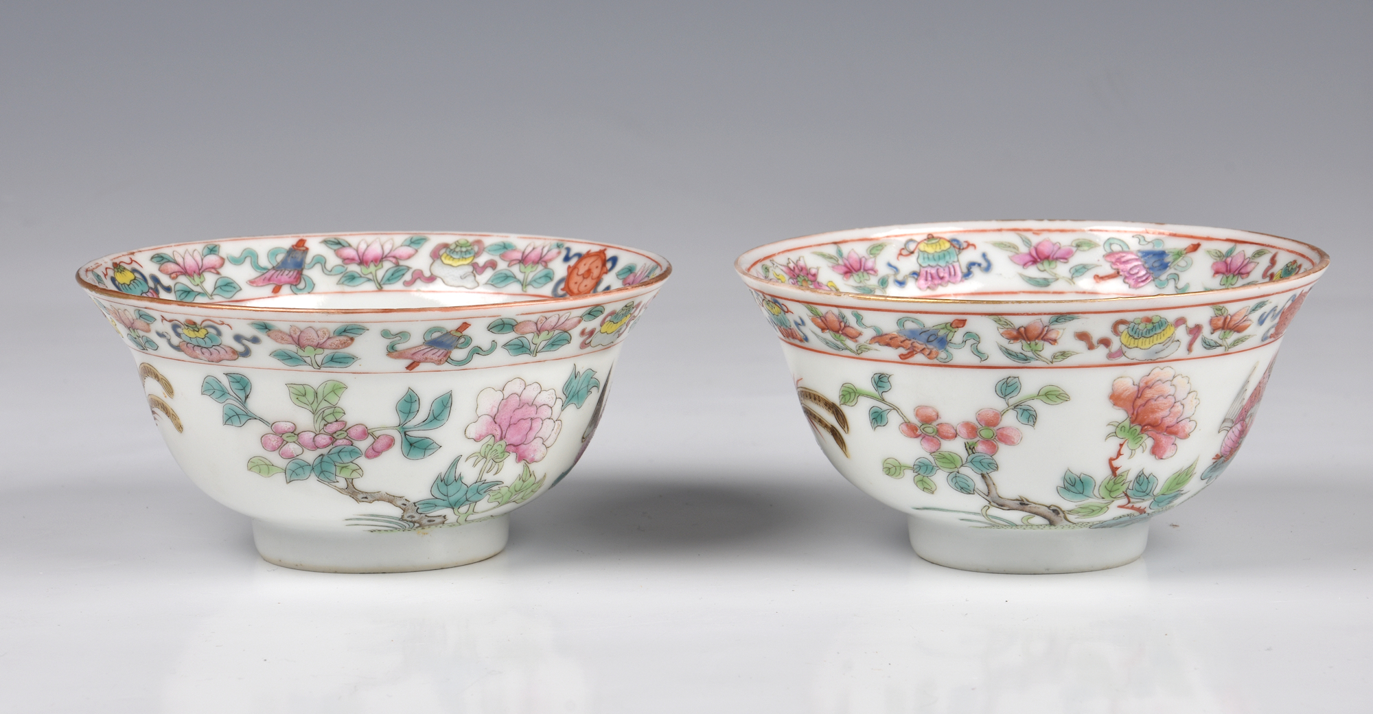 A closely matched pair of Chinese famille rose cockerel dishes, one with Xianfeng (1851-61) four - Image 14 of 15