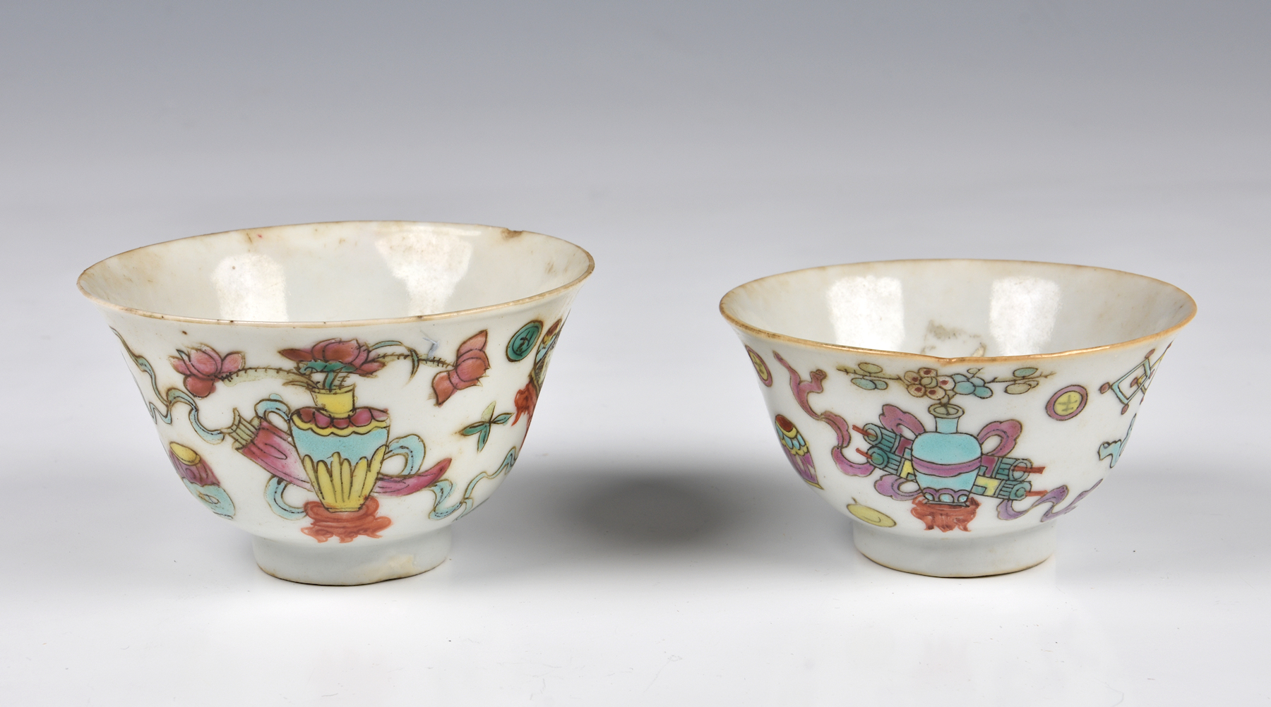 Five Chinese porcelain famille rose bowls, early 20th century, comprising two enamelled with - Image 12 of 12