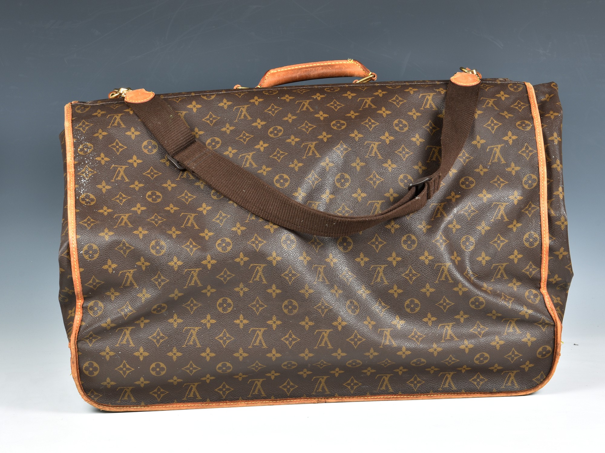 A Louis Vuitton monogram canvas suit carrier 60, with Vachetta leather handle and trim, gold tone - Image 2 of 8