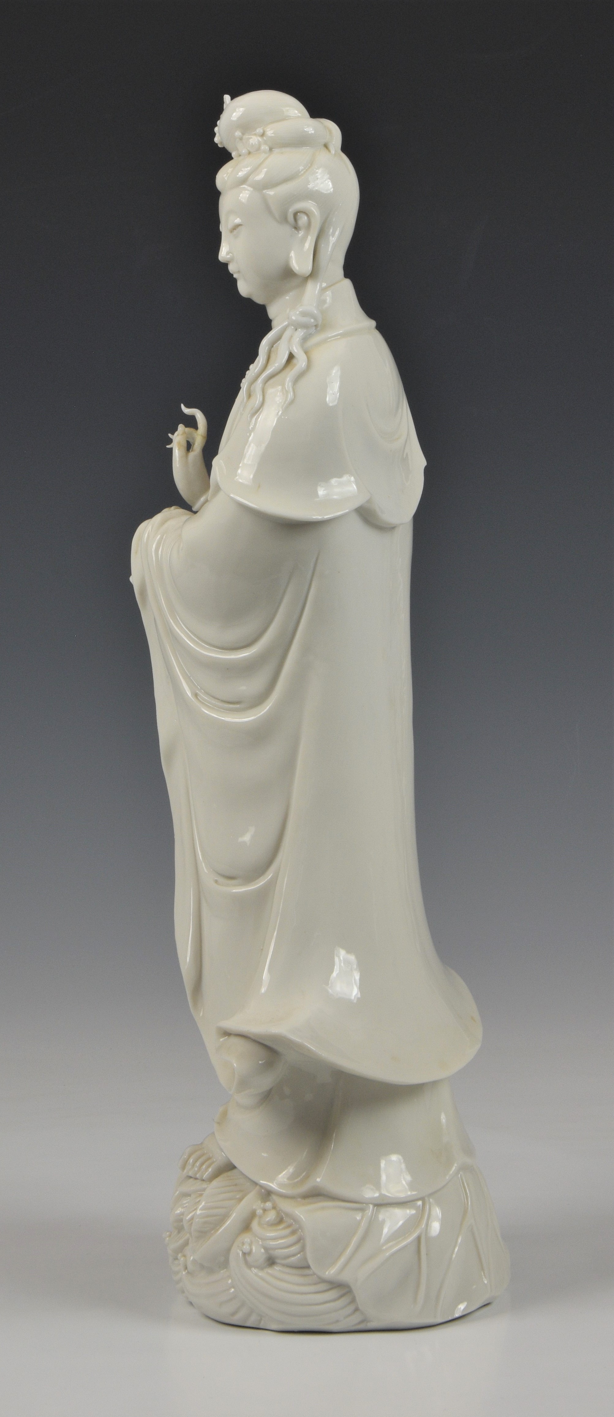 A Blanc de Chine figure of Guanyin, Continental, 20th century, figure holding a vase, standing on - Image 4 of 5