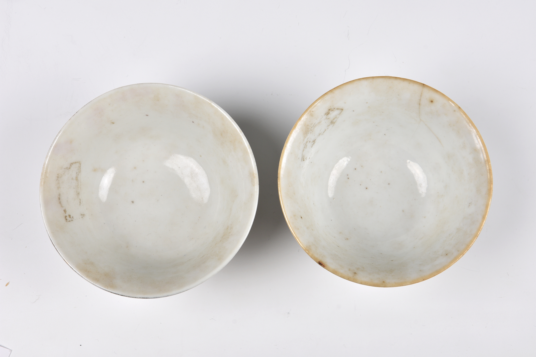 Five Chinese porcelain famille rose bowls, early 20th century, comprising two enamelled with - Image 5 of 12