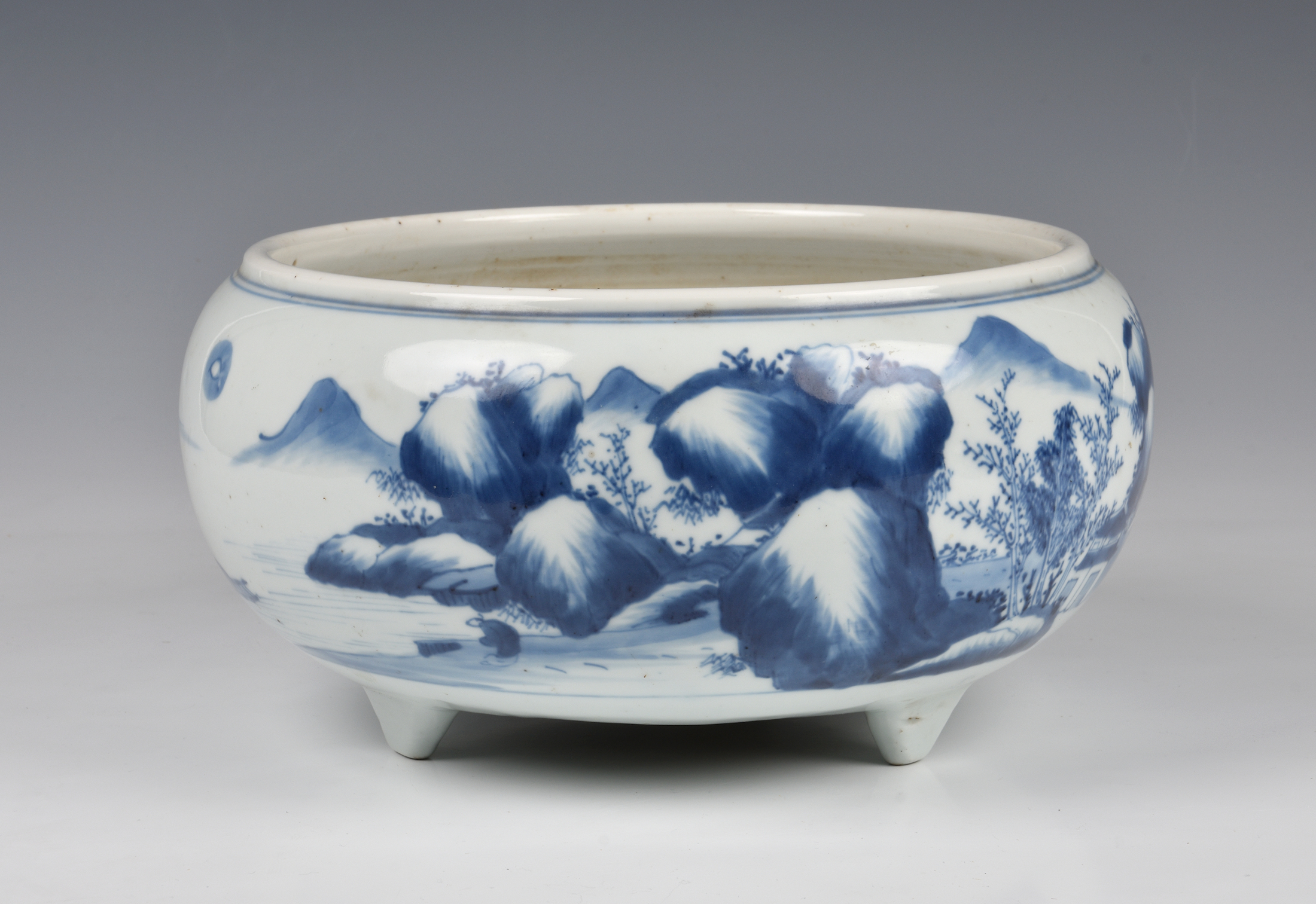 A Chinese blue and white tripod censer, 18th / 19th century, of bun form with short triangular feet, - Image 4 of 37