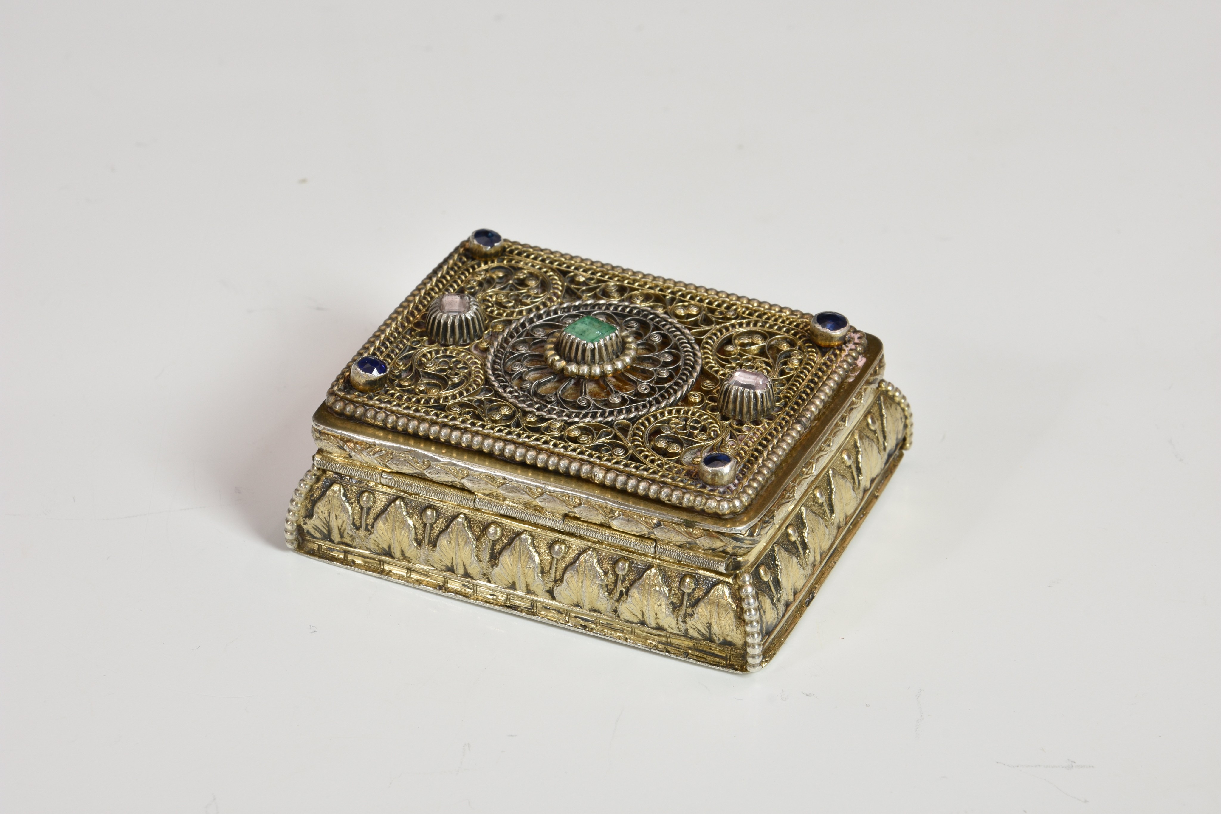 An Indian or Persian silver gilt and jewelled snuff box, 19th century, impressed marks to base and - Image 2 of 4