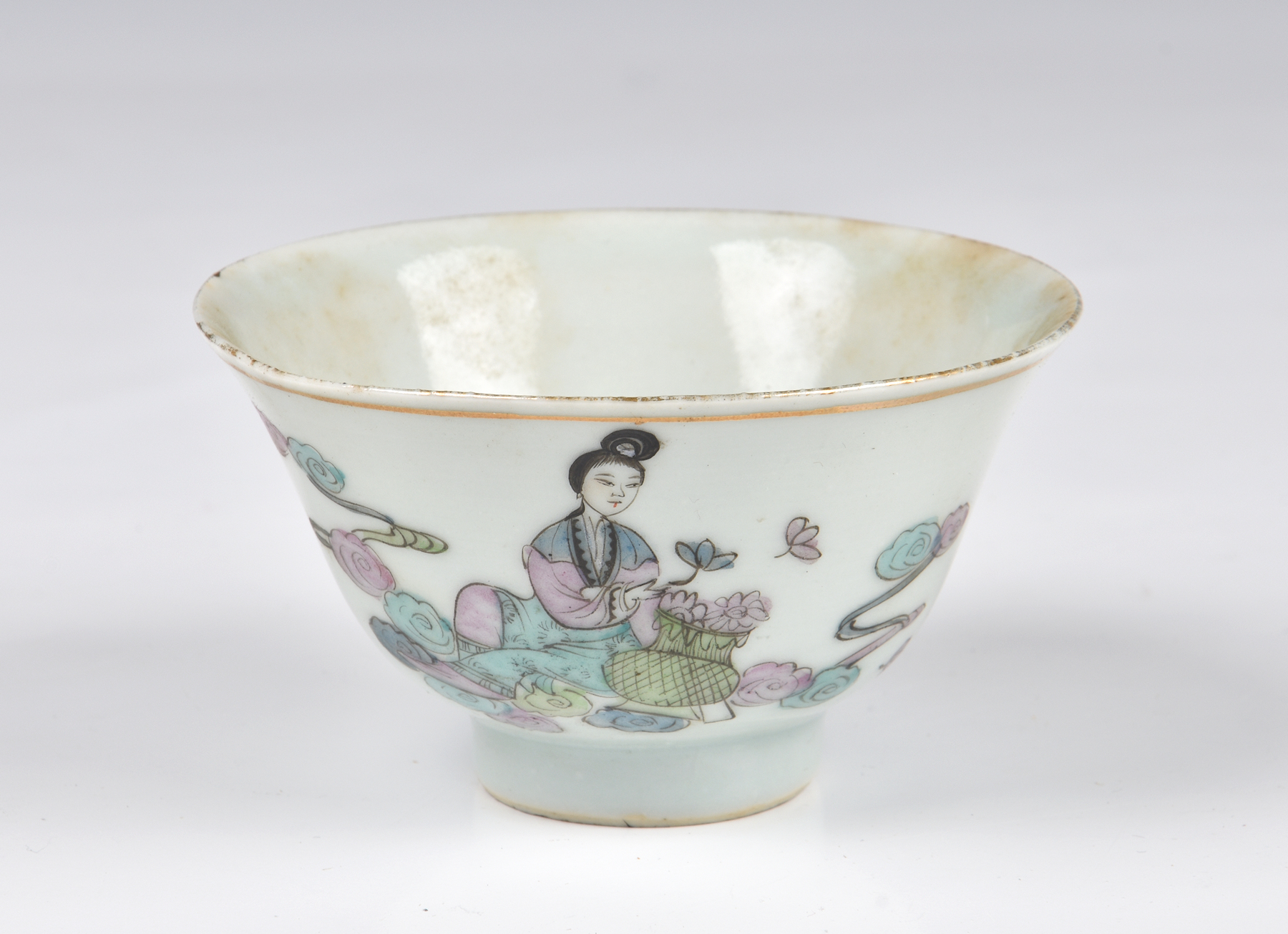 Five Chinese porcelain famille rose bowls, early 20th century, comprising two enamelled with - Image 4 of 12