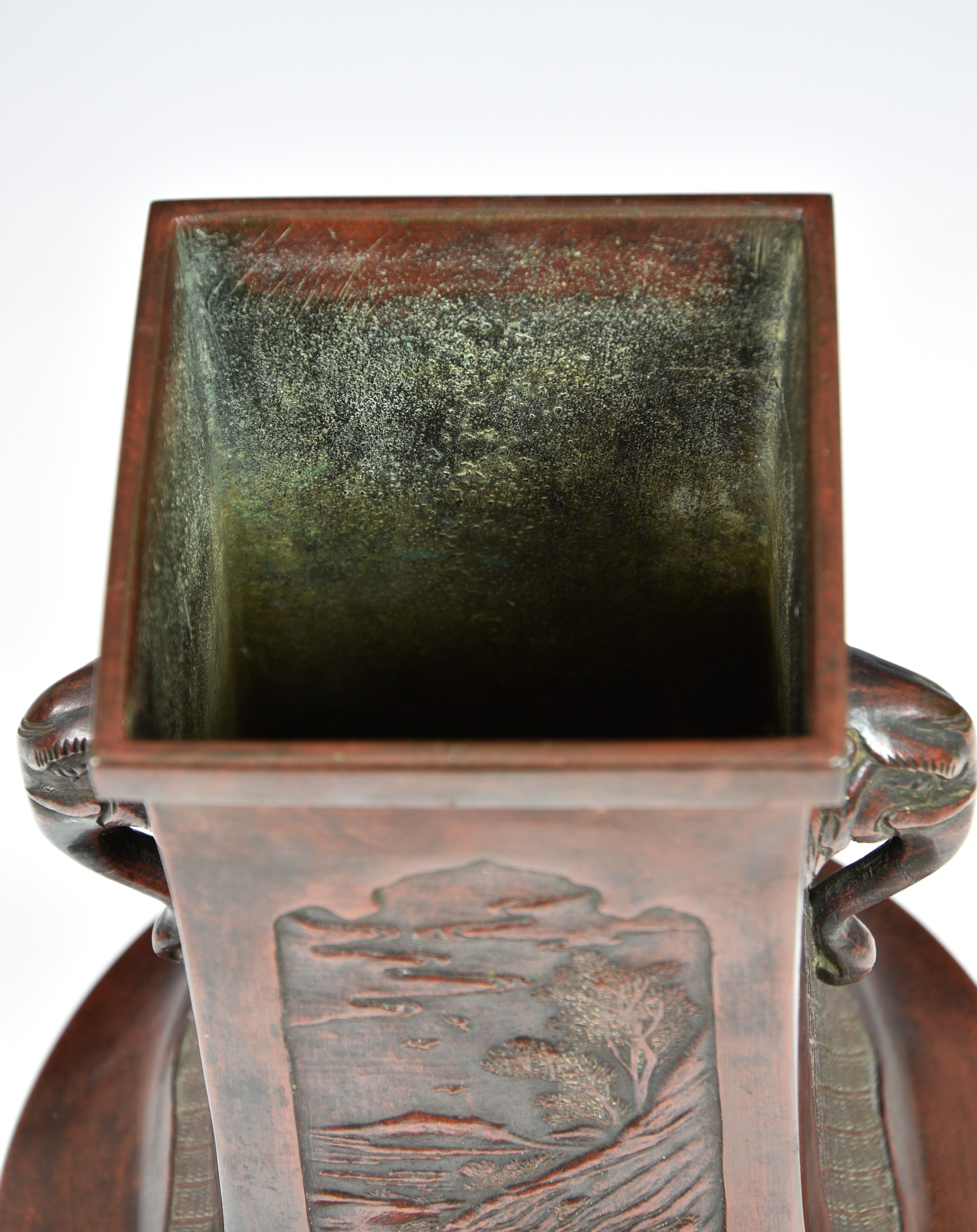 A Chinese patinated bronze two handled hu vase, probably 18th/19th century, with apocryphal Xuande - Image 4 of 6