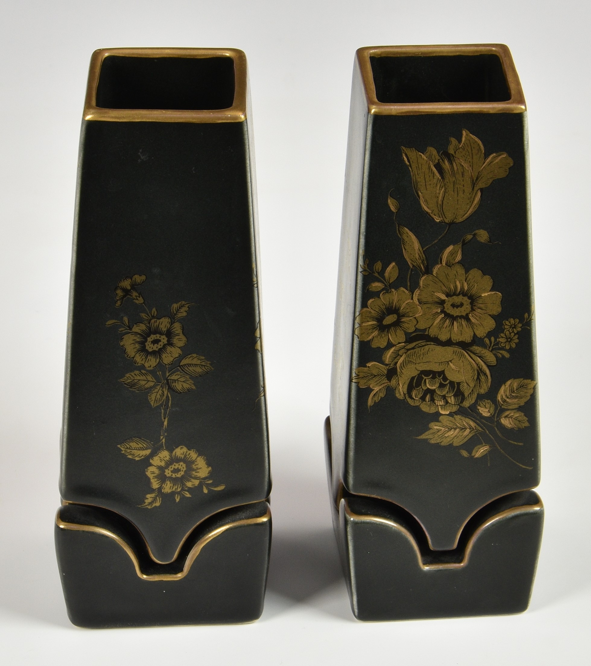 A pair of unusual Japanese vases, of tapering square form with shaped cut-out section to base - Image 5 of 5