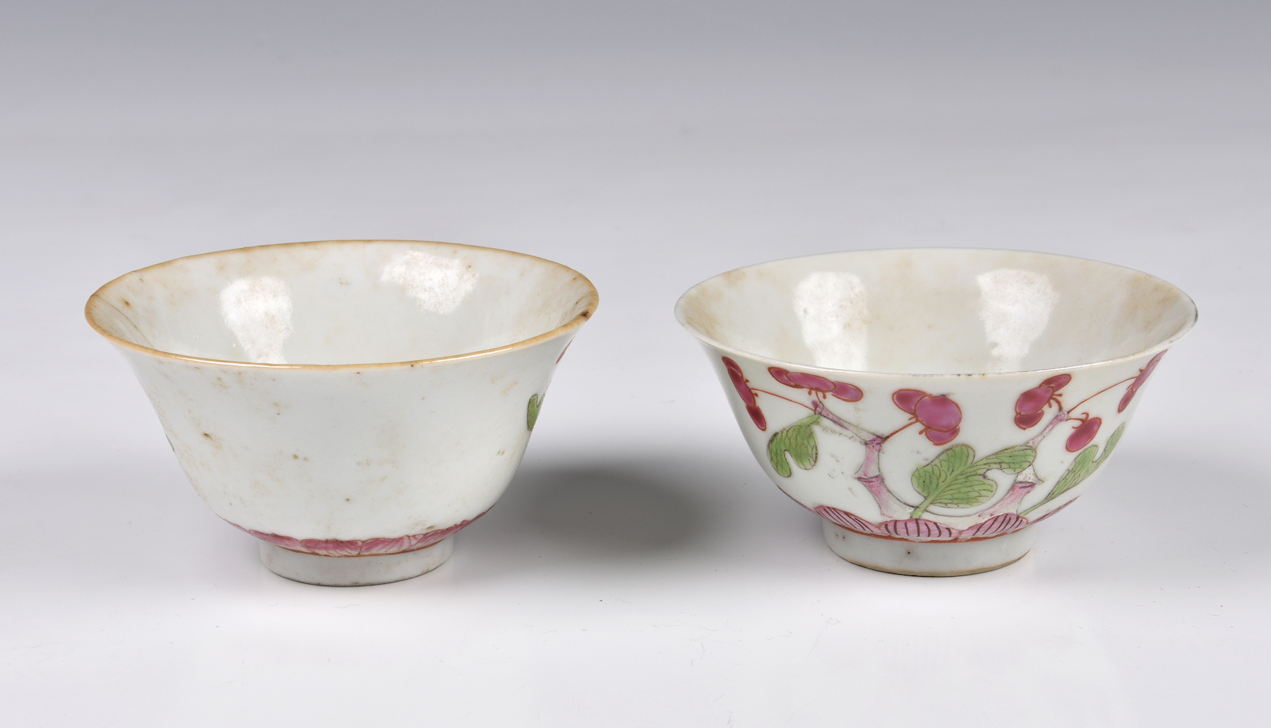 Five Chinese porcelain famille rose bowls, early 20th century, comprising two enamelled with - Image 7 of 12