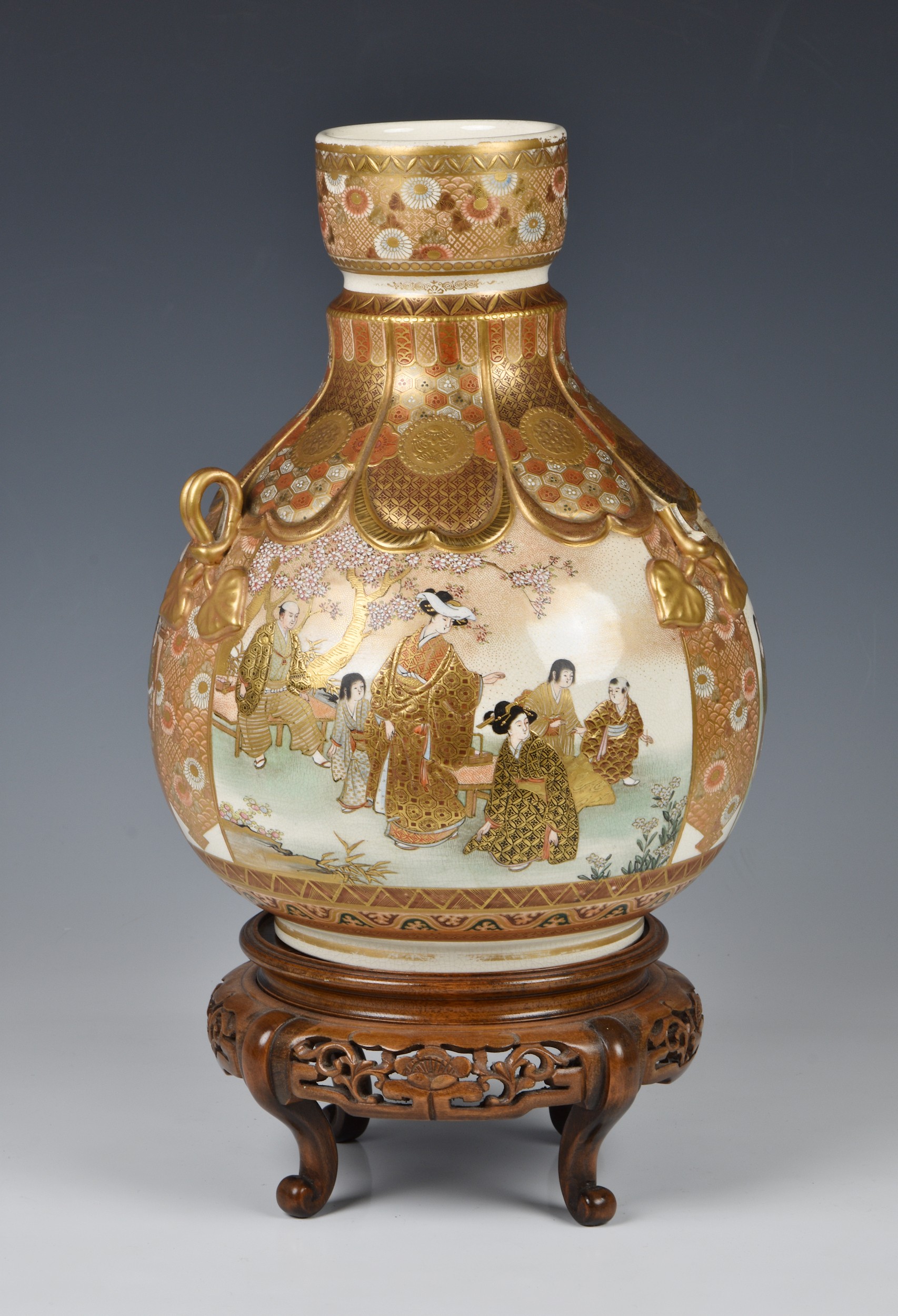 A Japanese Satsuma earthenware vase by Kinkozan, Meiji period (1868-1912), gilt four character - Image 3 of 5