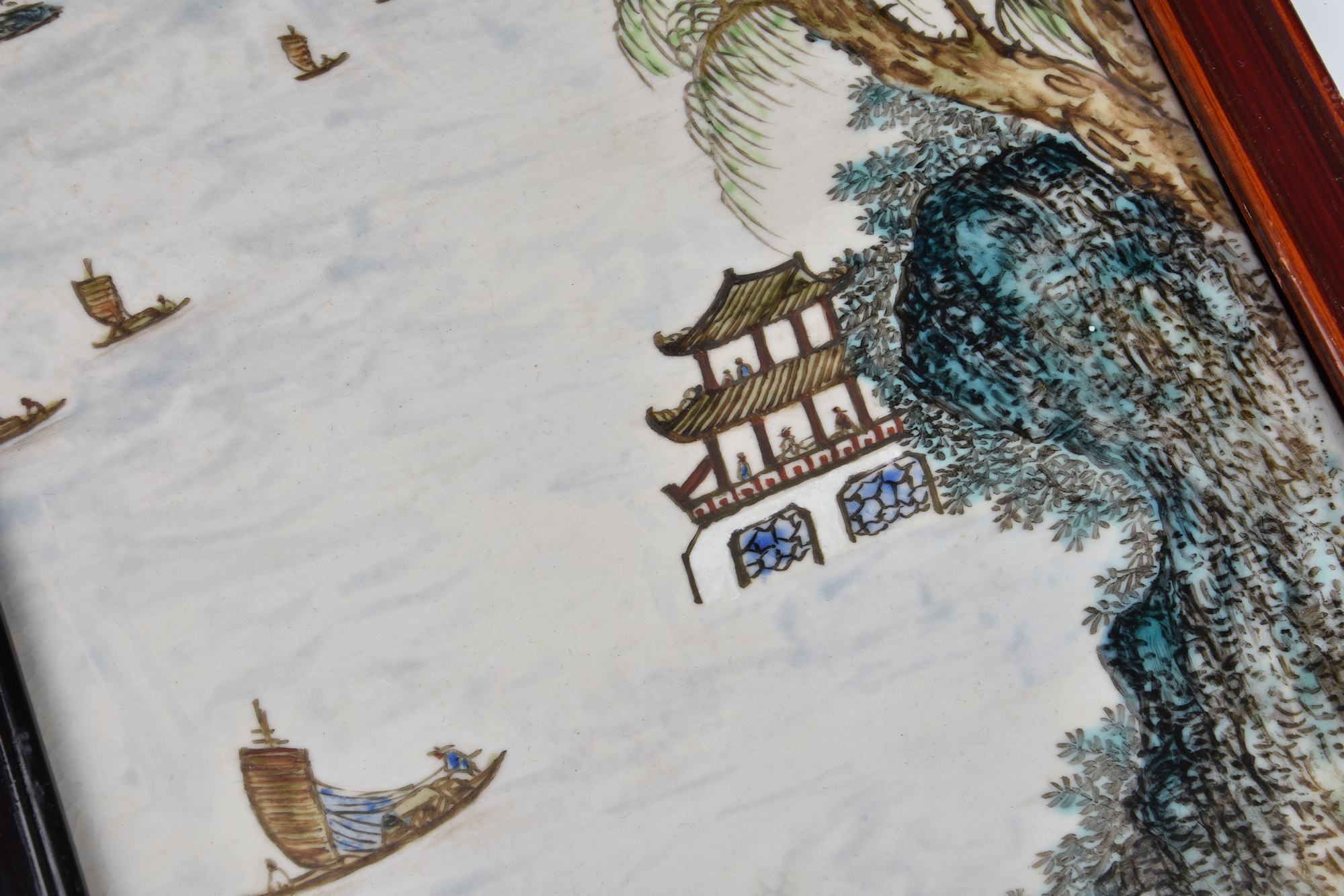 Two Chinese porcelain plaques, depicting boats in lake landscapes, late 20th century, in wooden - Image 5 of 11