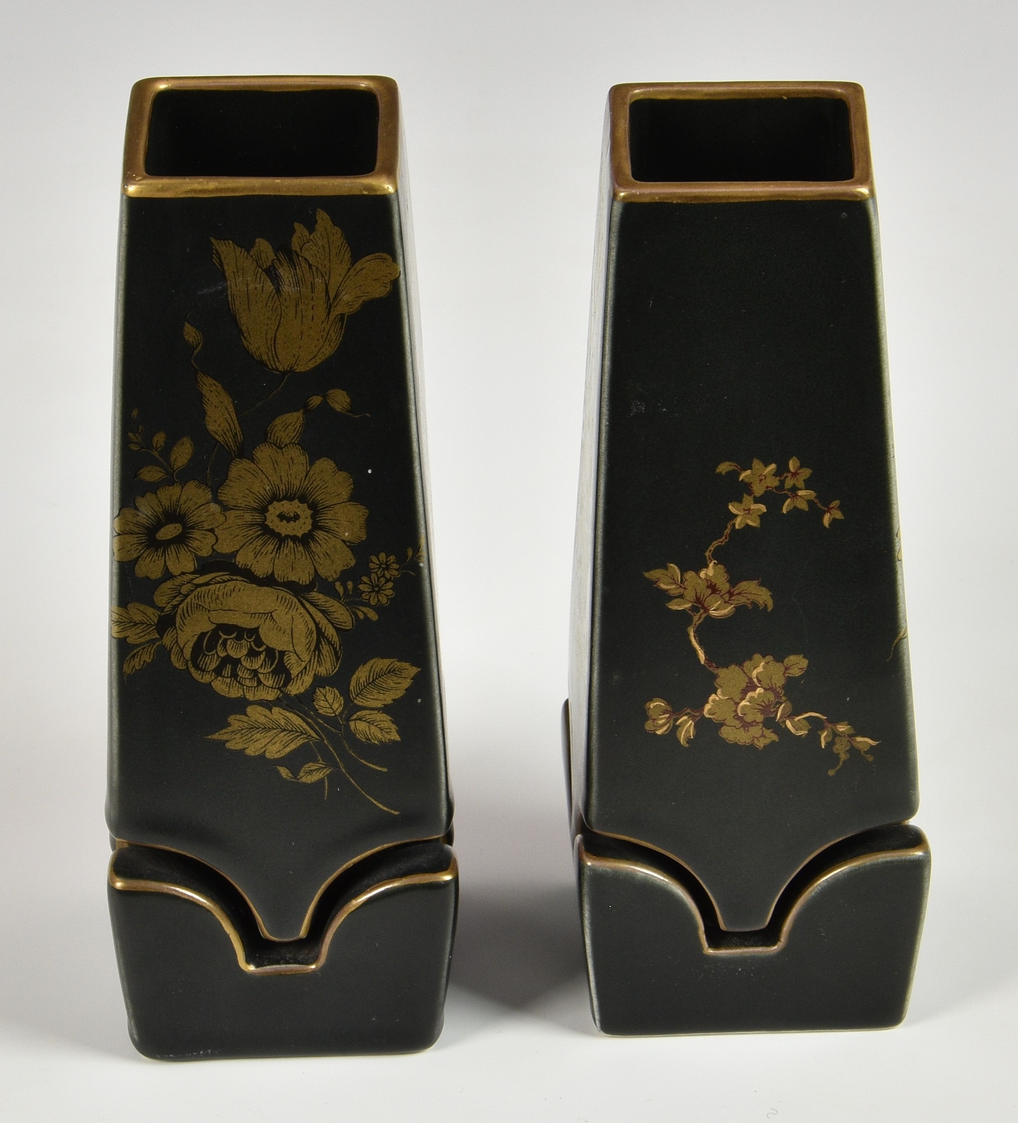 A pair of unusual Japanese vases, of tapering square form with shaped cut-out section to base - Image 4 of 5