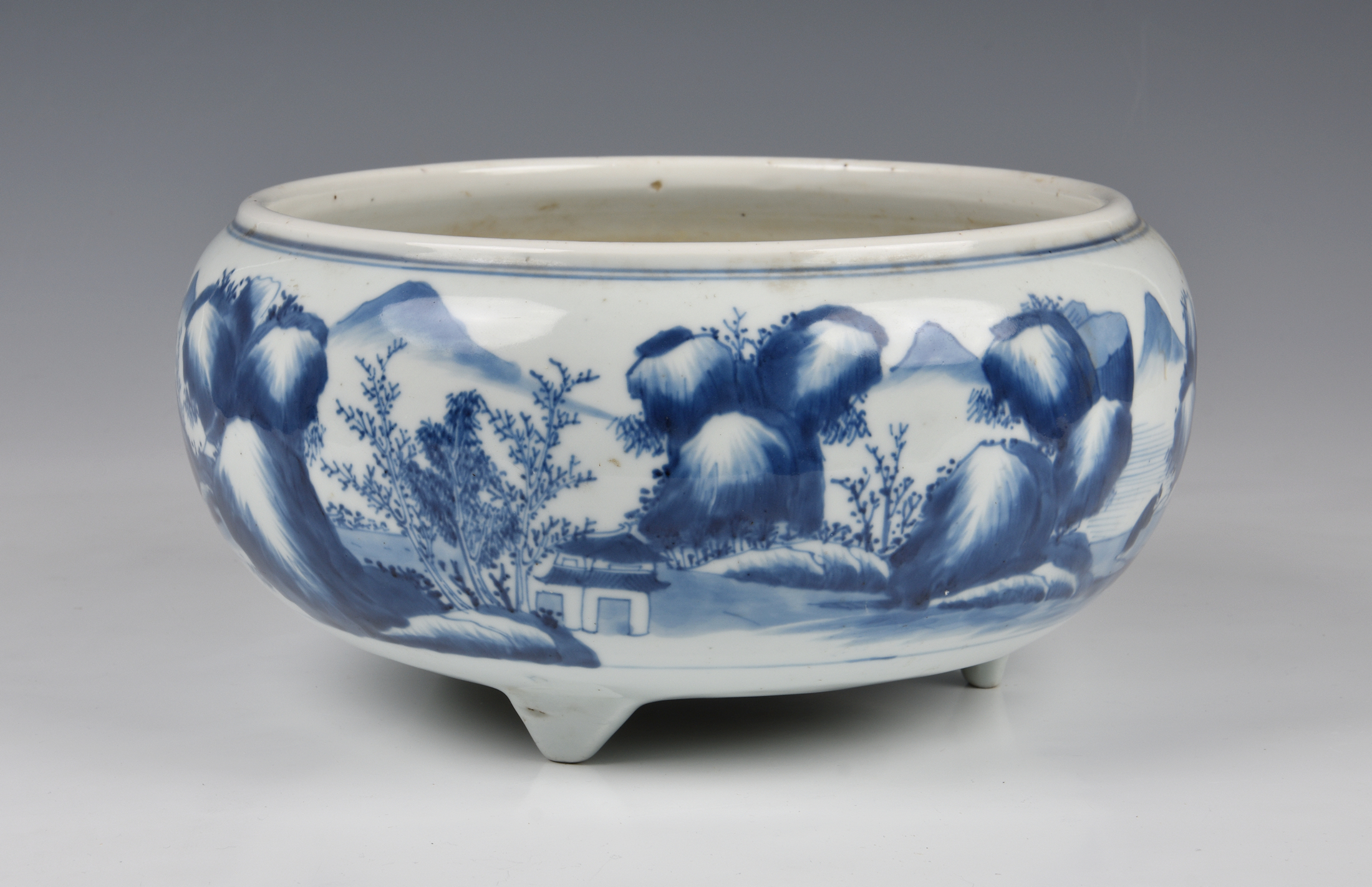 A Chinese blue and white tripod censer, 18th / 19th century, of bun form with short triangular feet, - Image 3 of 37