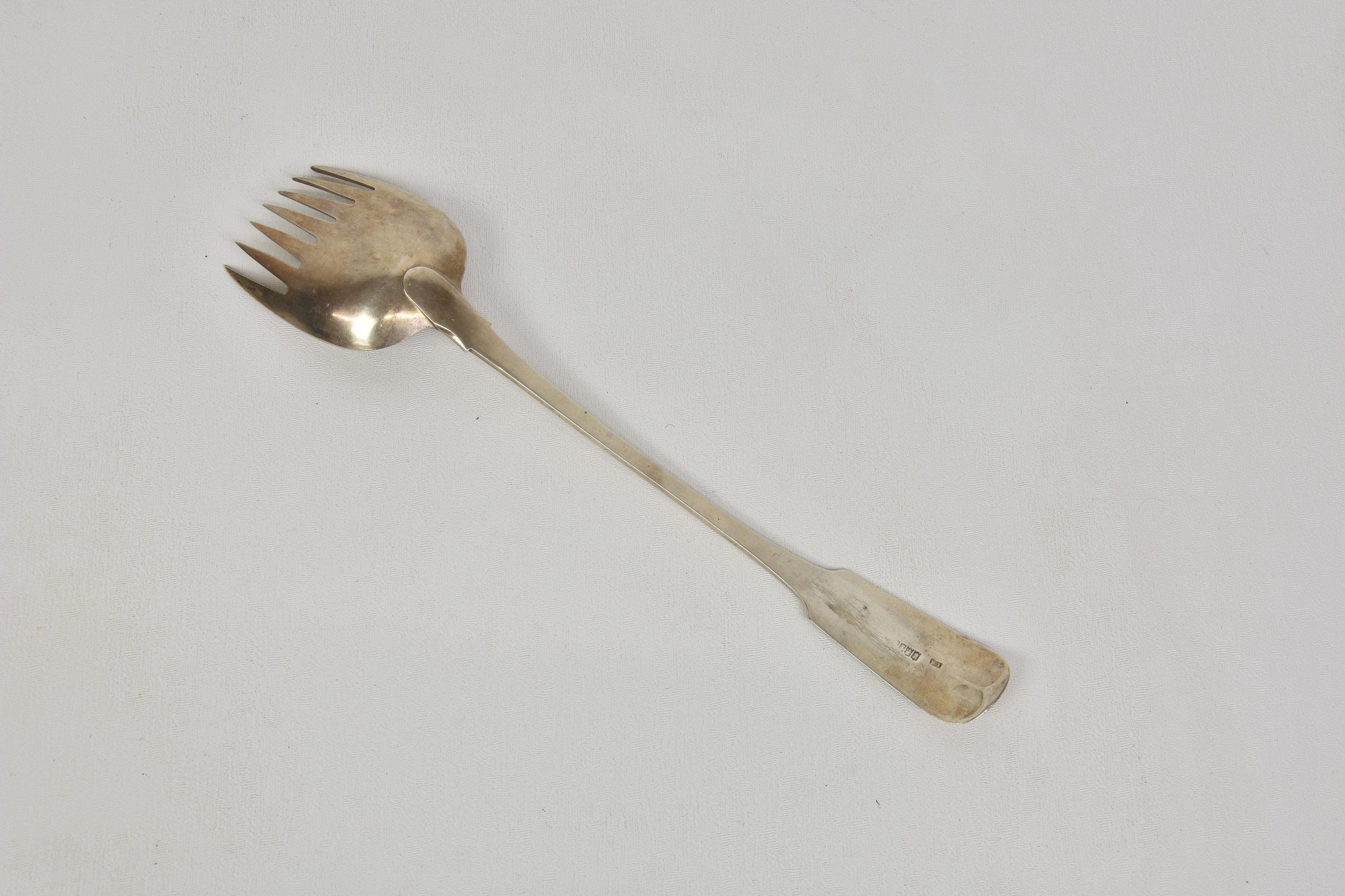 A George III Irish silver fiddle pattern salad serving fork, James Scott, Dublin, 1814, rearing - Image 2 of 2