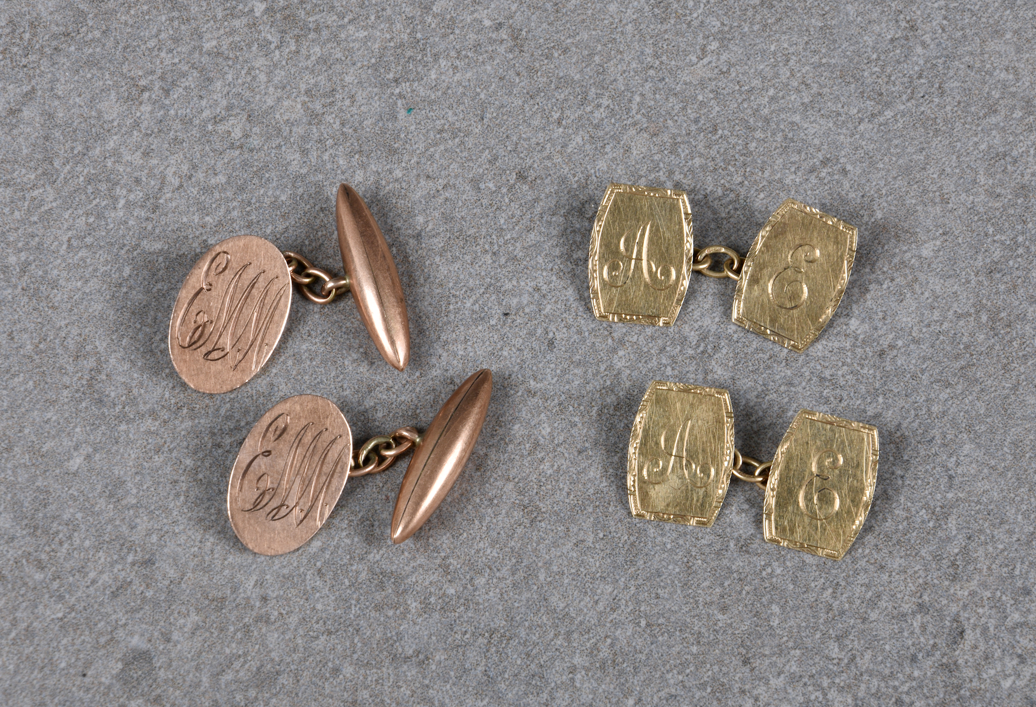 Two pairs of vintage 9ct gold cufflinks, one pair rose gold, the oval face with engraved monogram '