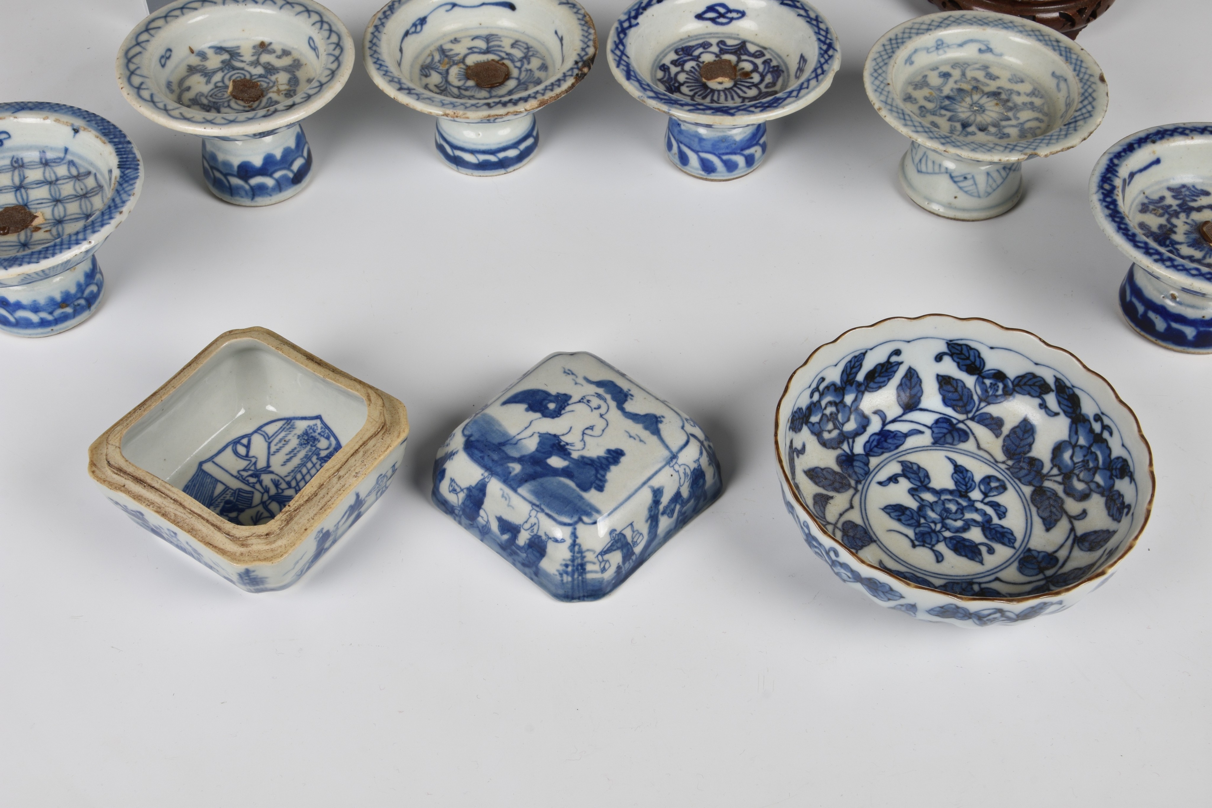 A group of Chinese blue and white porcelain, comprising six Thai market offering stem dishes, - Image 5 of 9