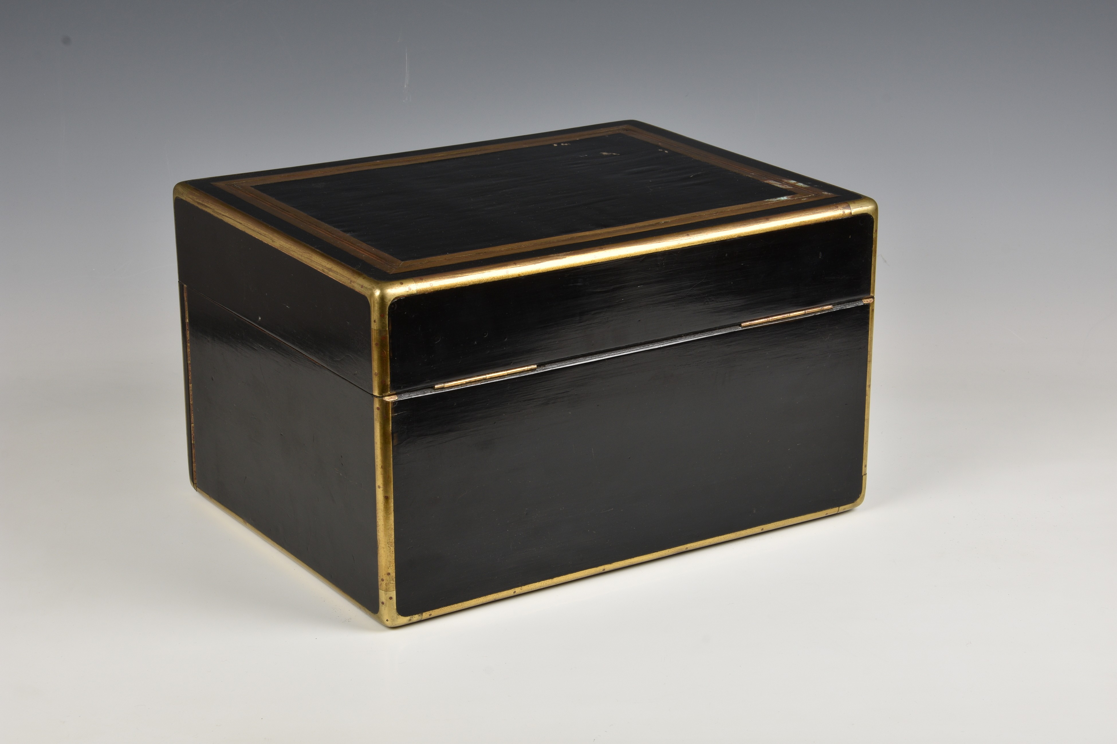 A fine and well fitted 19th century ebonised rosewood Palais Royal travel necessaire / vanity chest, - Image 7 of 9