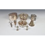 A small group of collectable silver plate, to include a Mappin & Webb, Prince's plate oval caddy