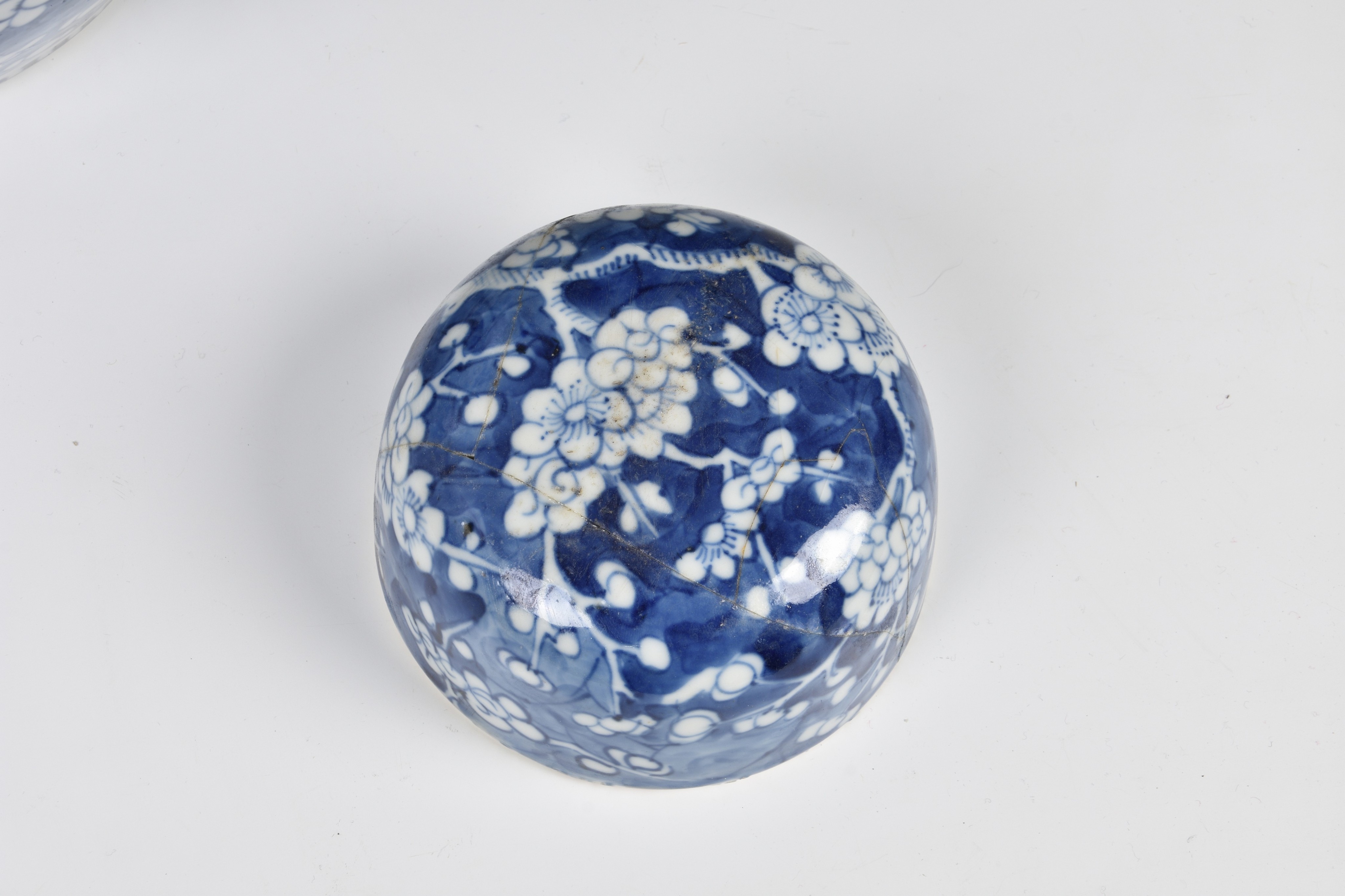 A large Chinese porcelain blue and white ginger jar, Qianlong four character mark but later, - Bild 4 aus 6