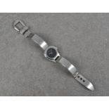 A ladies Gucci stainless steel bracelet wrist watch, ref. 6700L, no. 0032733, with black dial, plain