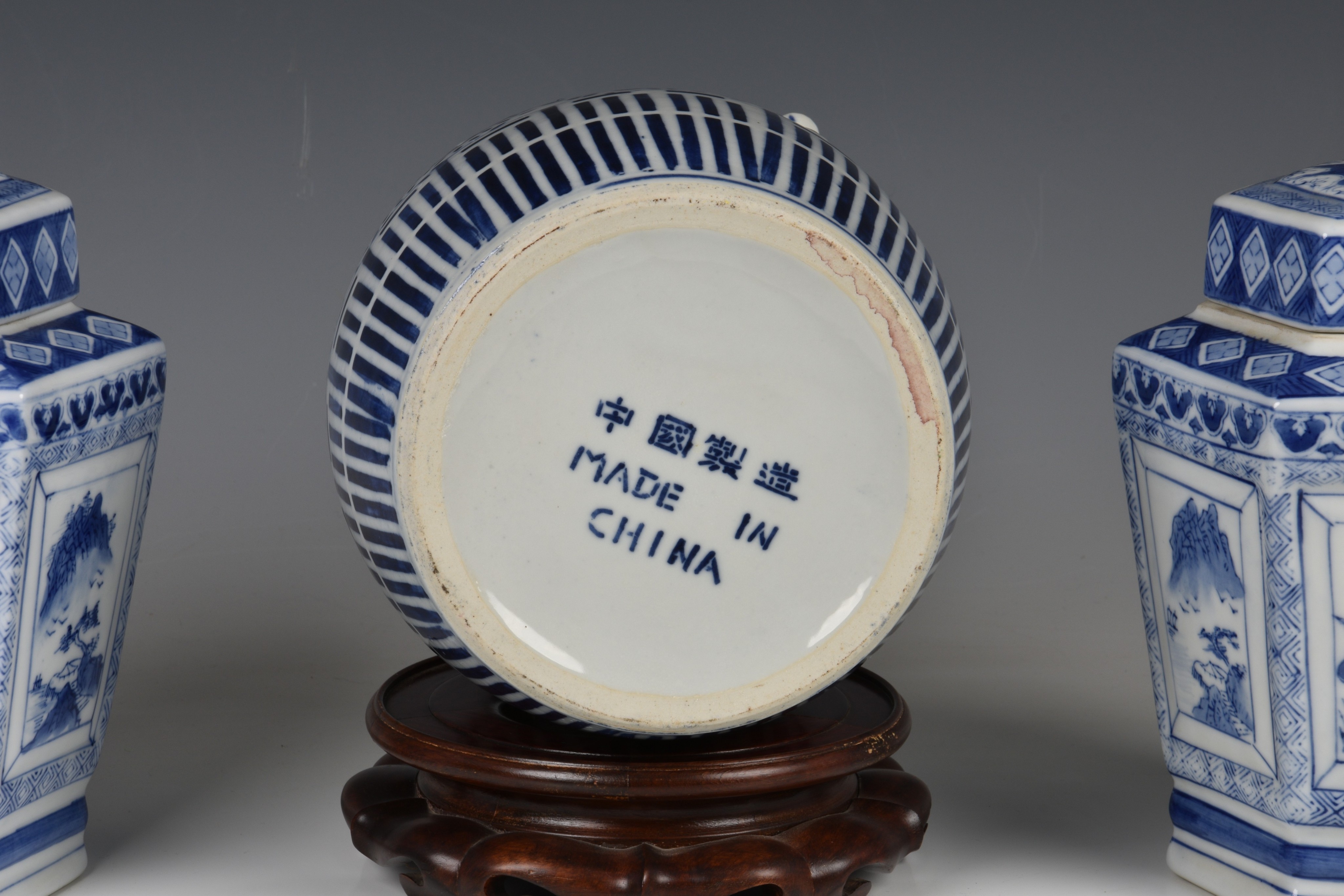 A Chinese blue and white porcelain large teapot, late 20th century, with concave cover, short, - Image 3 of 4