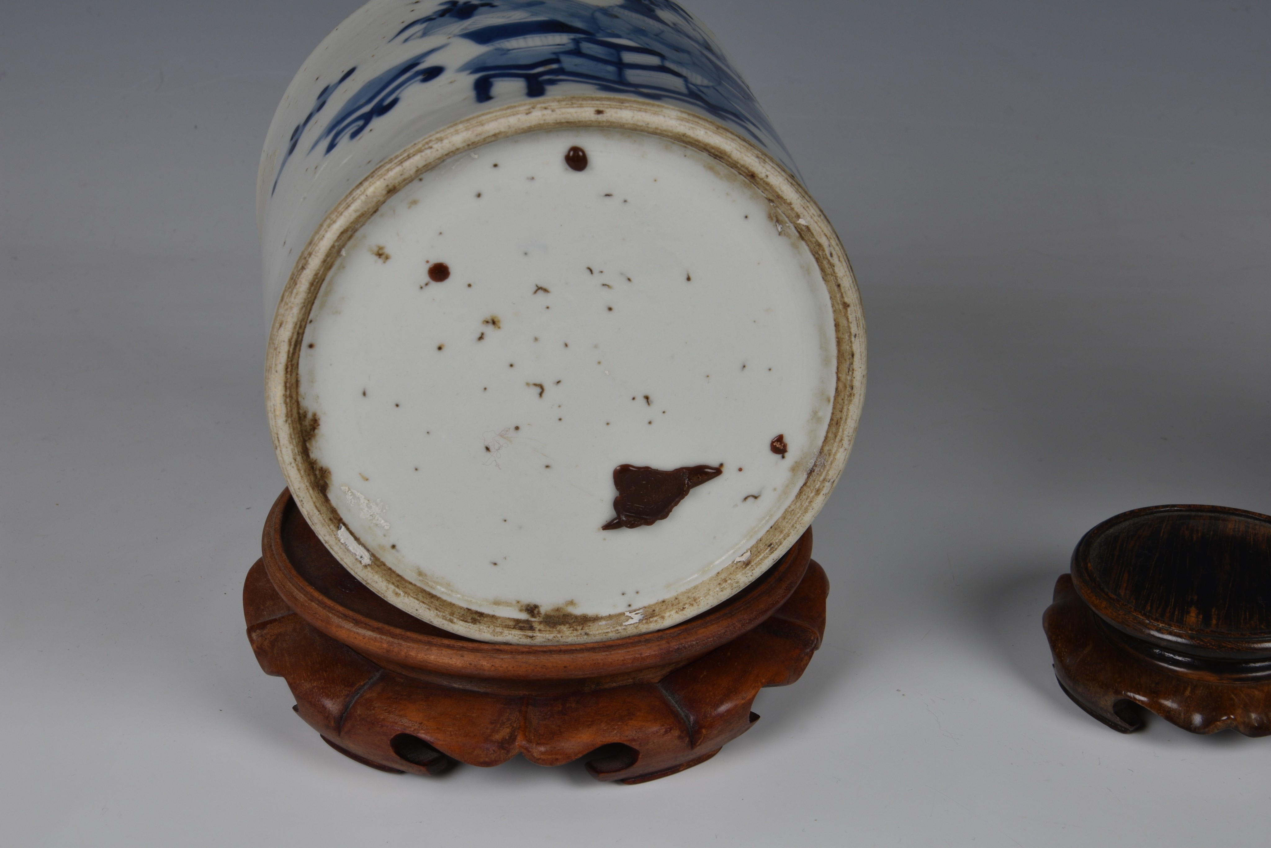 Chinese blue and white porcelain, 20th century, comprising a globular vase with six character Kangxi - Image 6 of 7