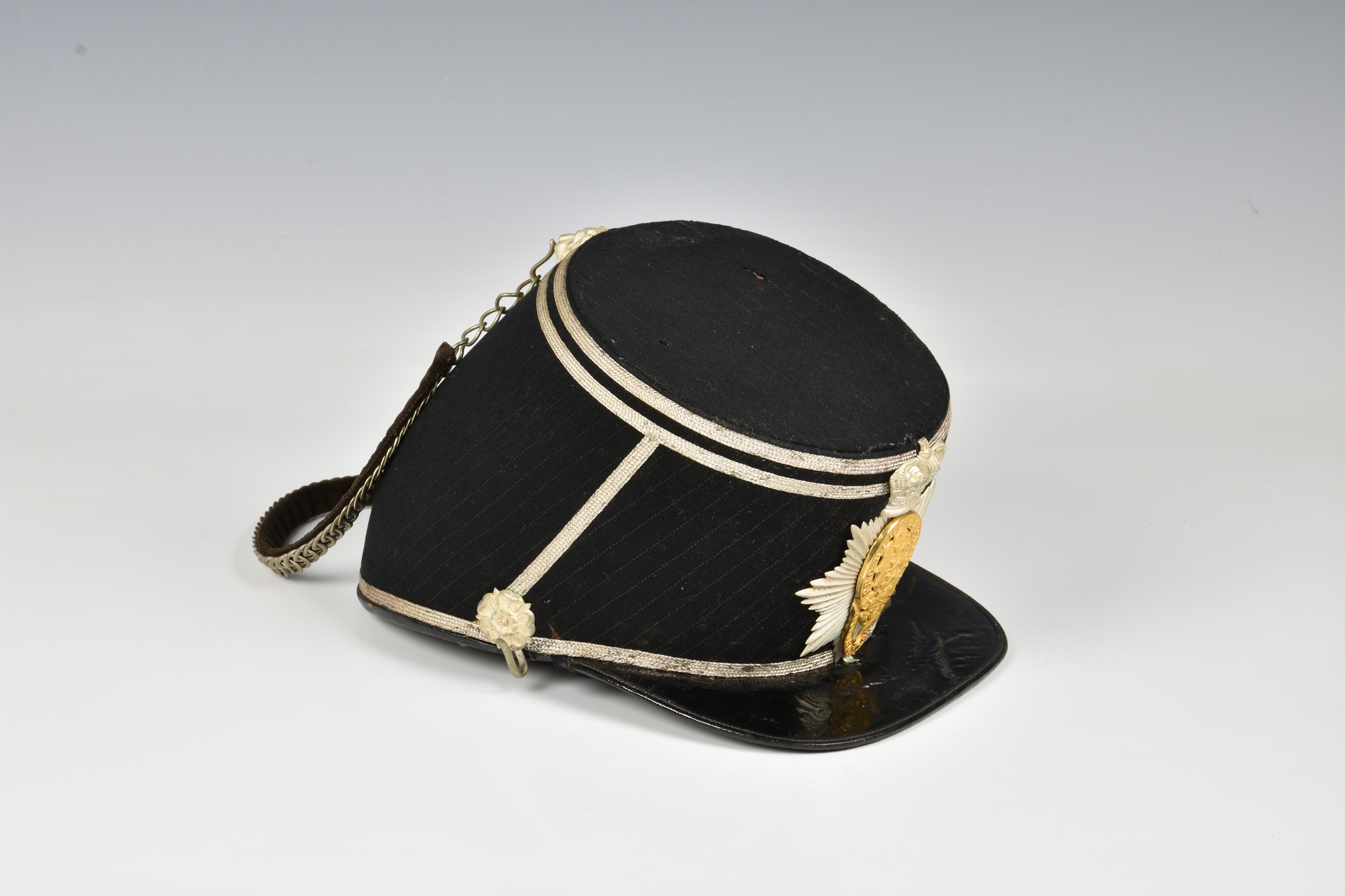 An extremely rare 2nd Royal Guernsey Militia shako, black cloth sides and top, having diagonal - Image 2 of 6