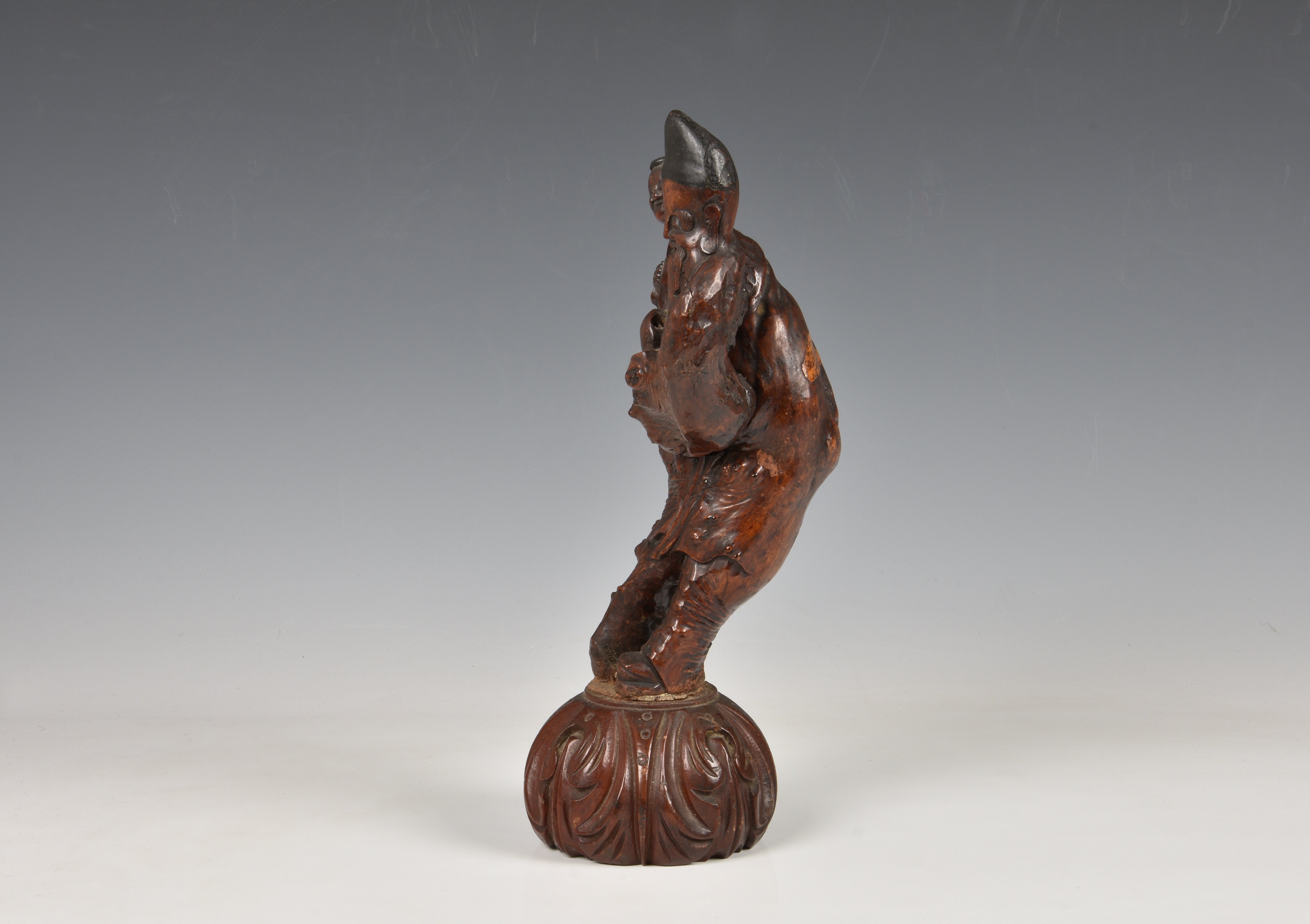 A Chinese carved rootwood figure of Shoulao, Qing dynasty, probably 18th / 19th century, the - Image 4 of 6