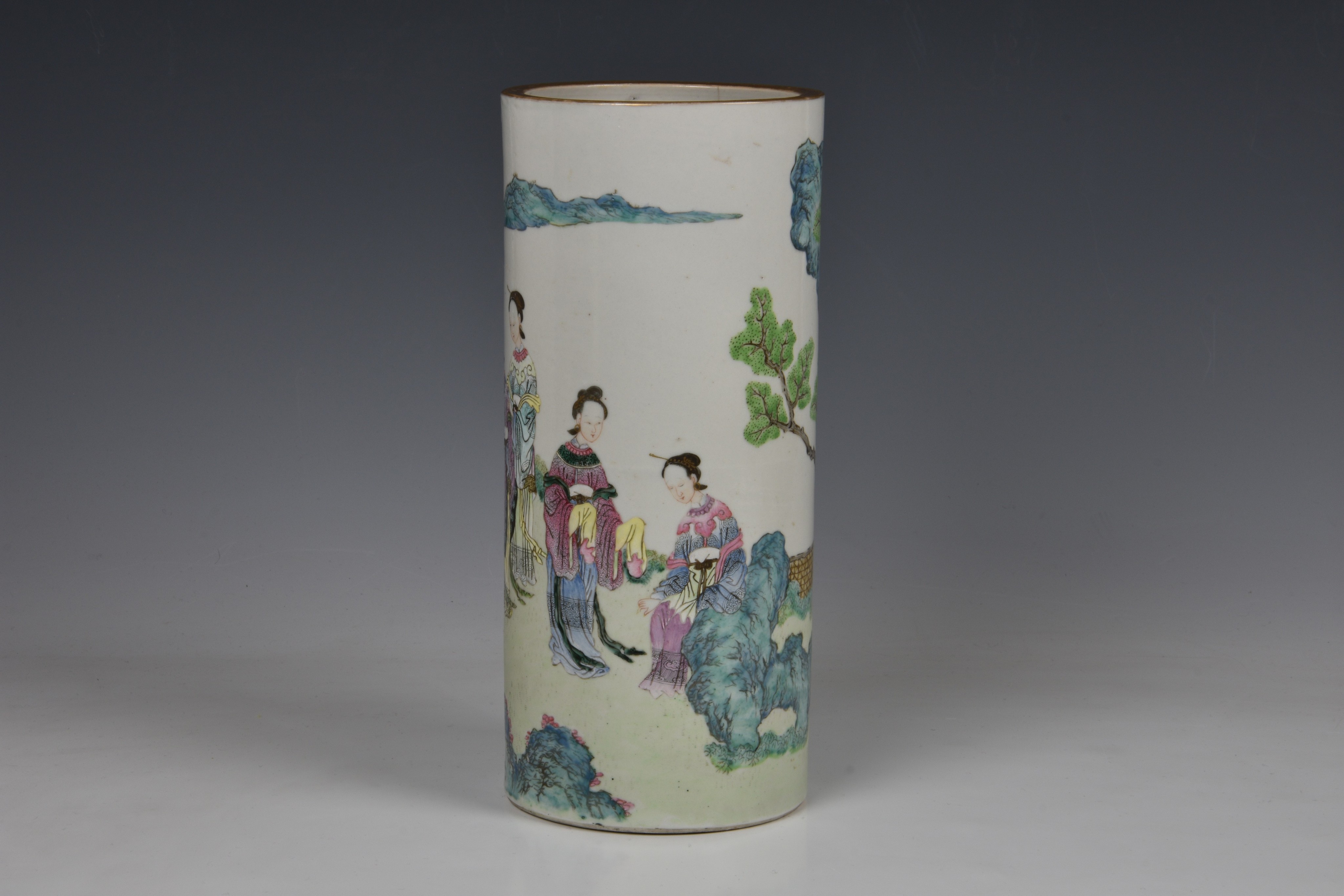 A Chinese porcelain famille rose sleeve vase, probably early 19th century, finely painted with - Image 3 of 9