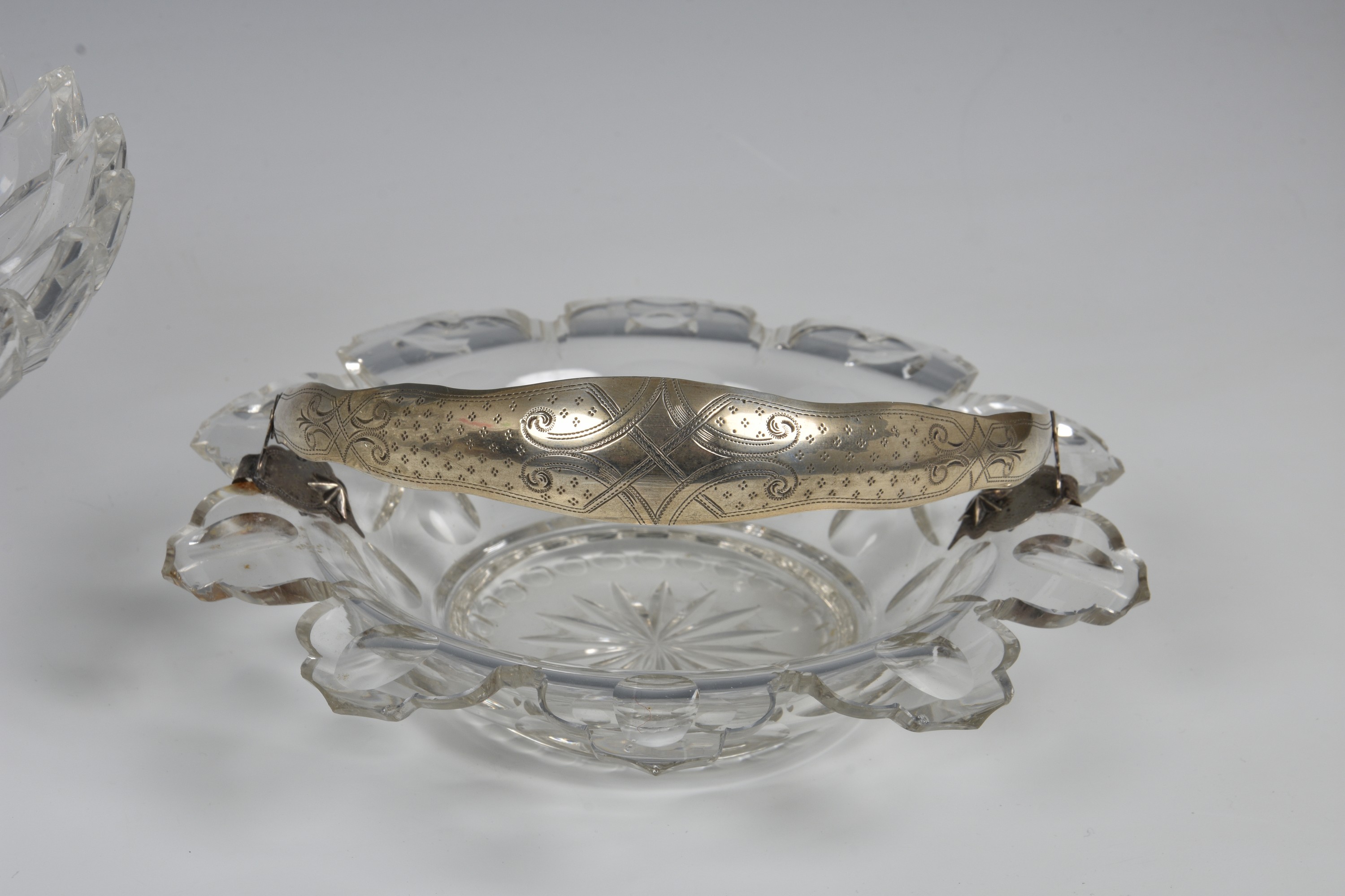 A graduated pair of late Georgian glass tazzas, each shallow bowl cut with interlaced pointed leaves - Image 2 of 2