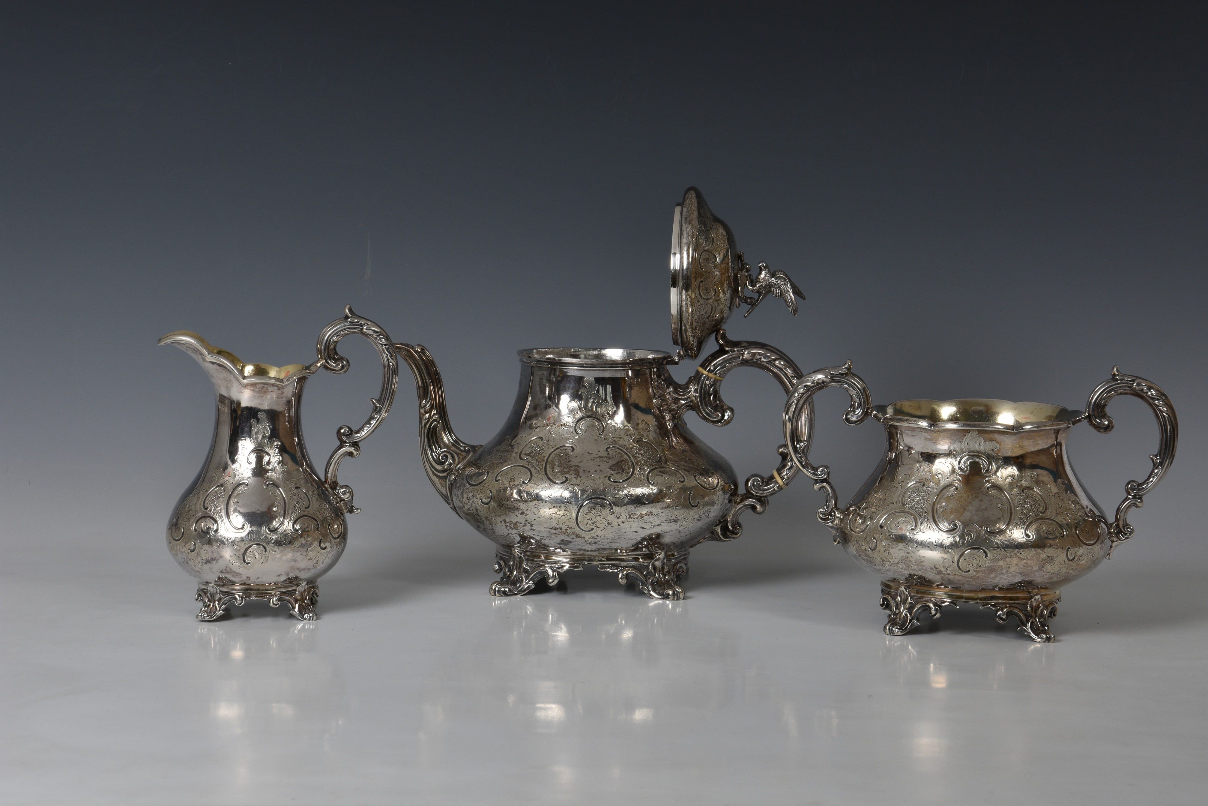 A good quality Victorian silver three piece tea service, Joseph & Albert Savory, London 1865, of - Image 2 of 3