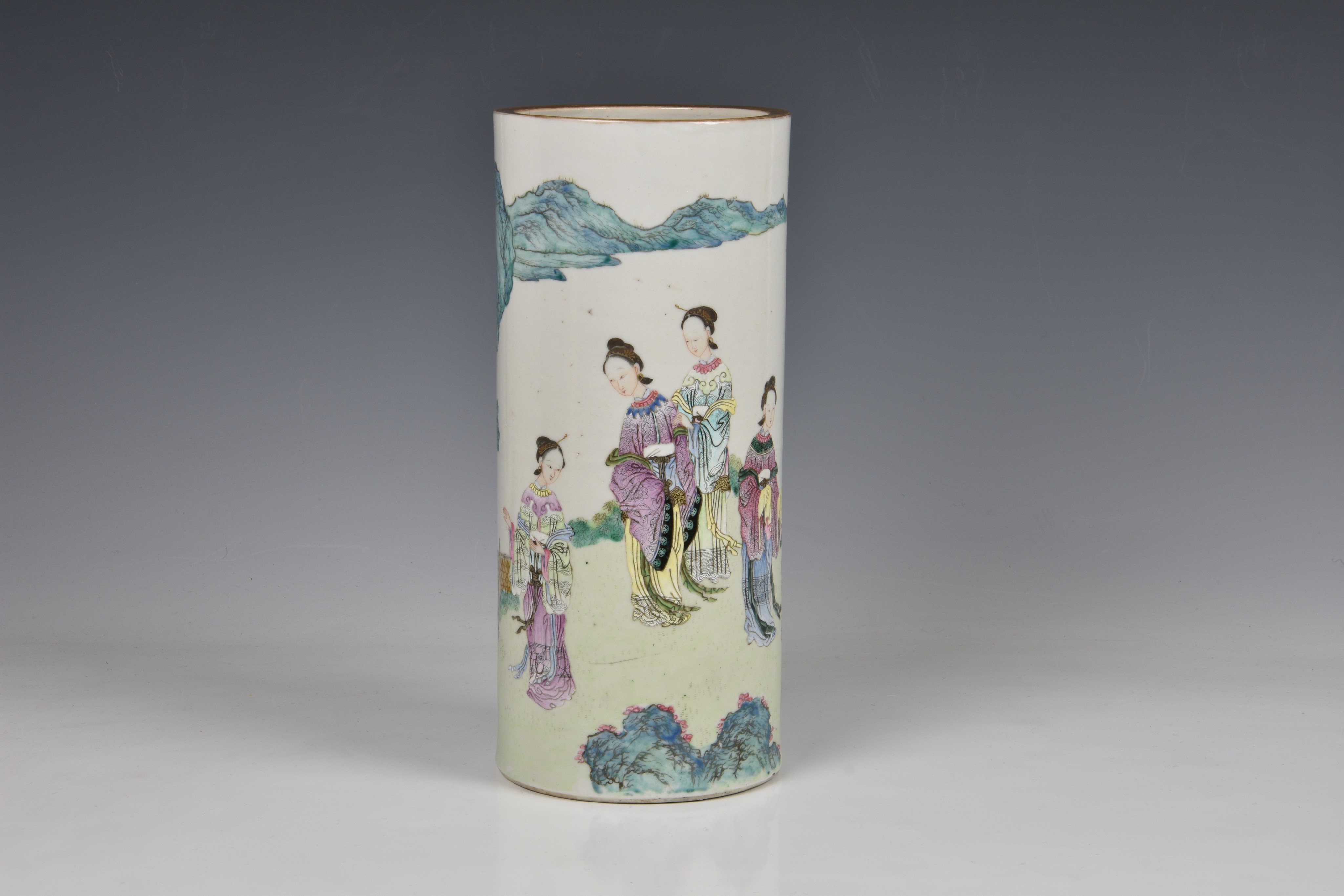 A Chinese porcelain famille rose sleeve vase, probably early 19th century, finely painted with