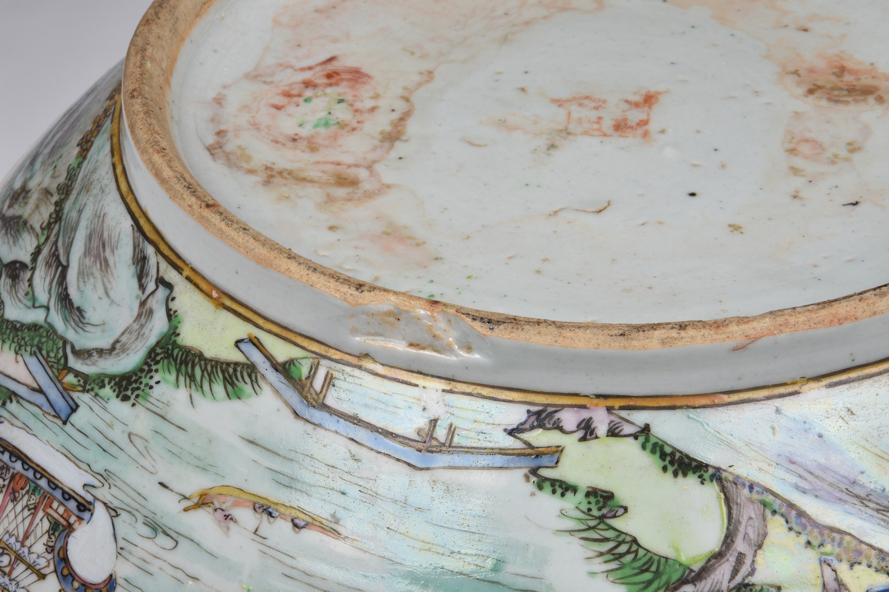 A large Chinese export porcelain Canton famille rose punch bowl, worn four character seal mark to - Image 9 of 16