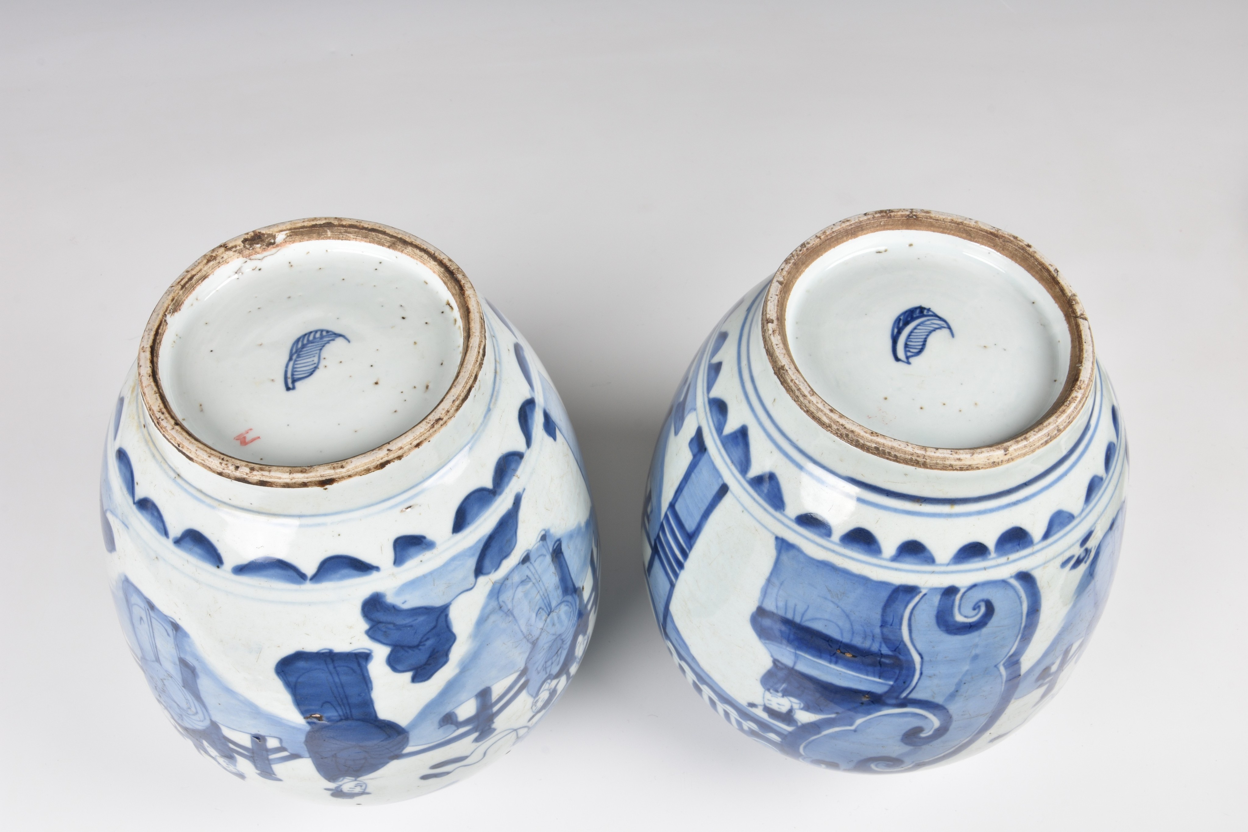 A pair of Chinese blue and white porcelain jars, Qing Dynasty, probably Kangxi period (1662-1722), - Image 10 of 20