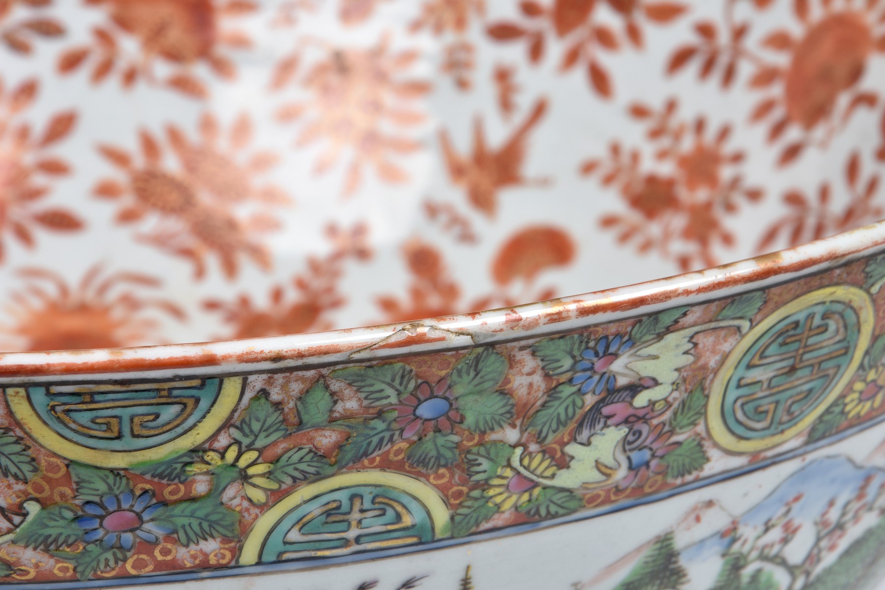 A large Chinese export porcelain Canton famille rose punch bowl, worn four character seal mark to - Bild 12 aus 16