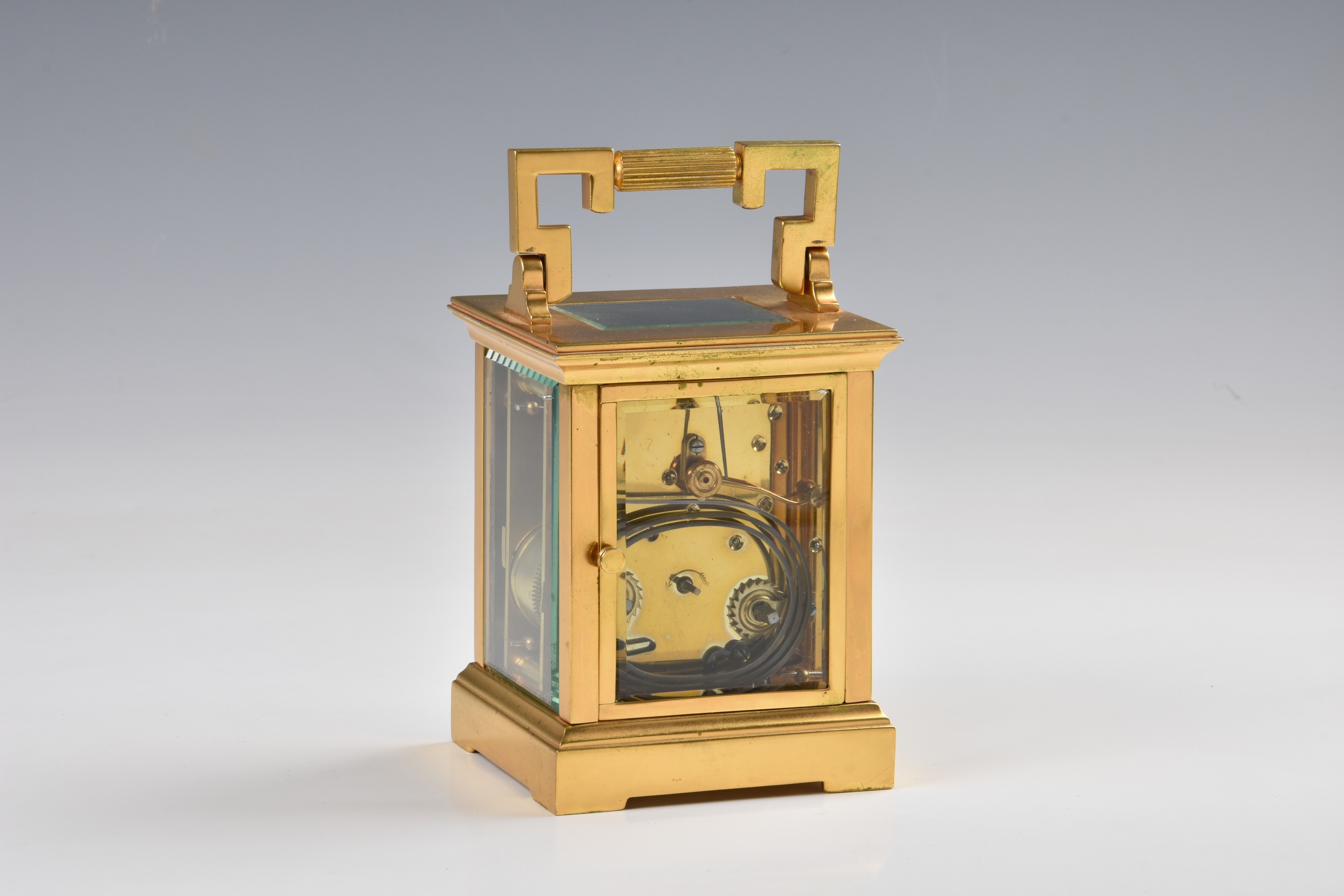 A French gilt brass carriage clock, c.1900, the white enamel Arabic dial signed 'Snow & Ashworth - Image 2 of 5