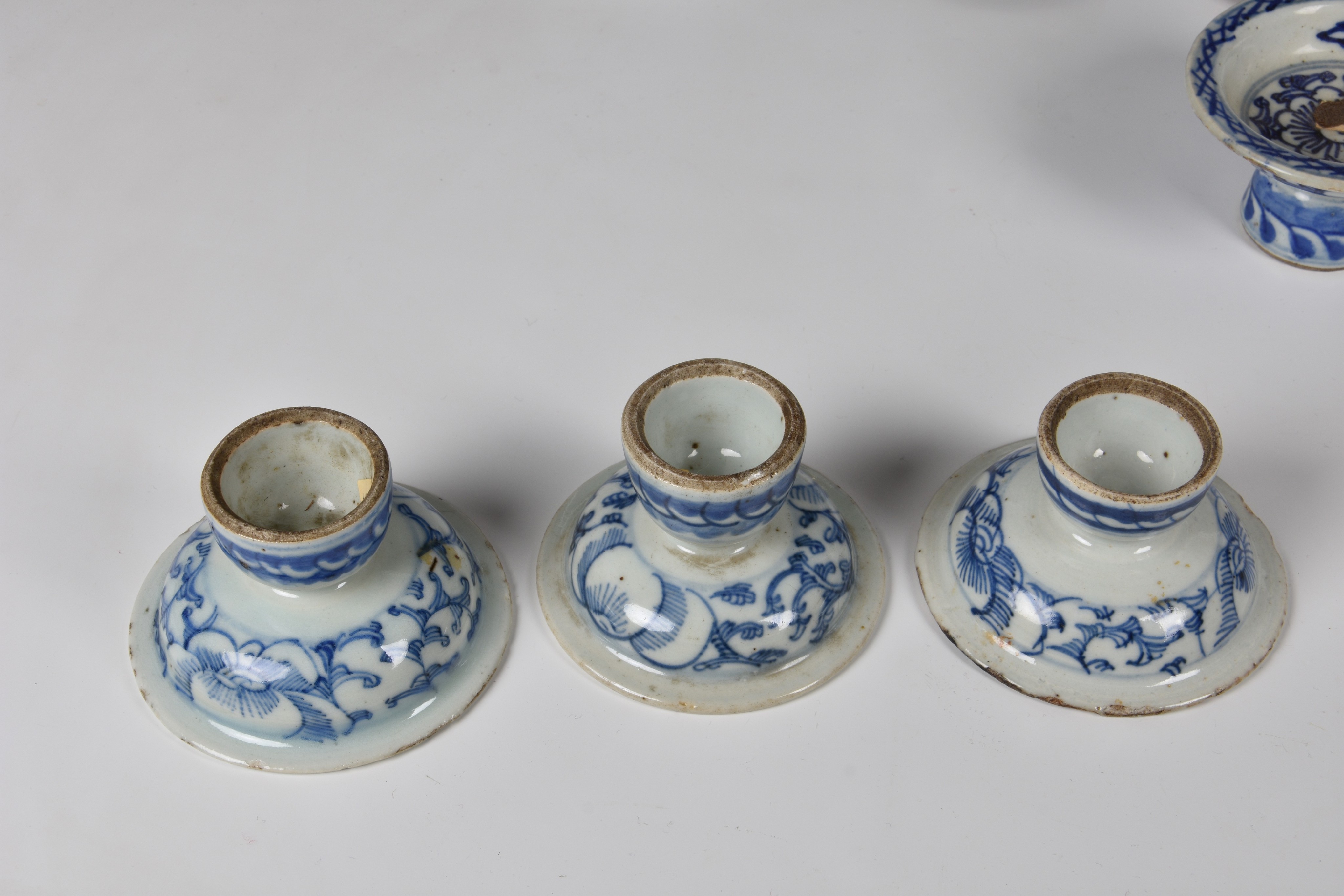 A group of Chinese blue and white porcelain, comprising six Thai market offering stem dishes, - Image 7 of 9