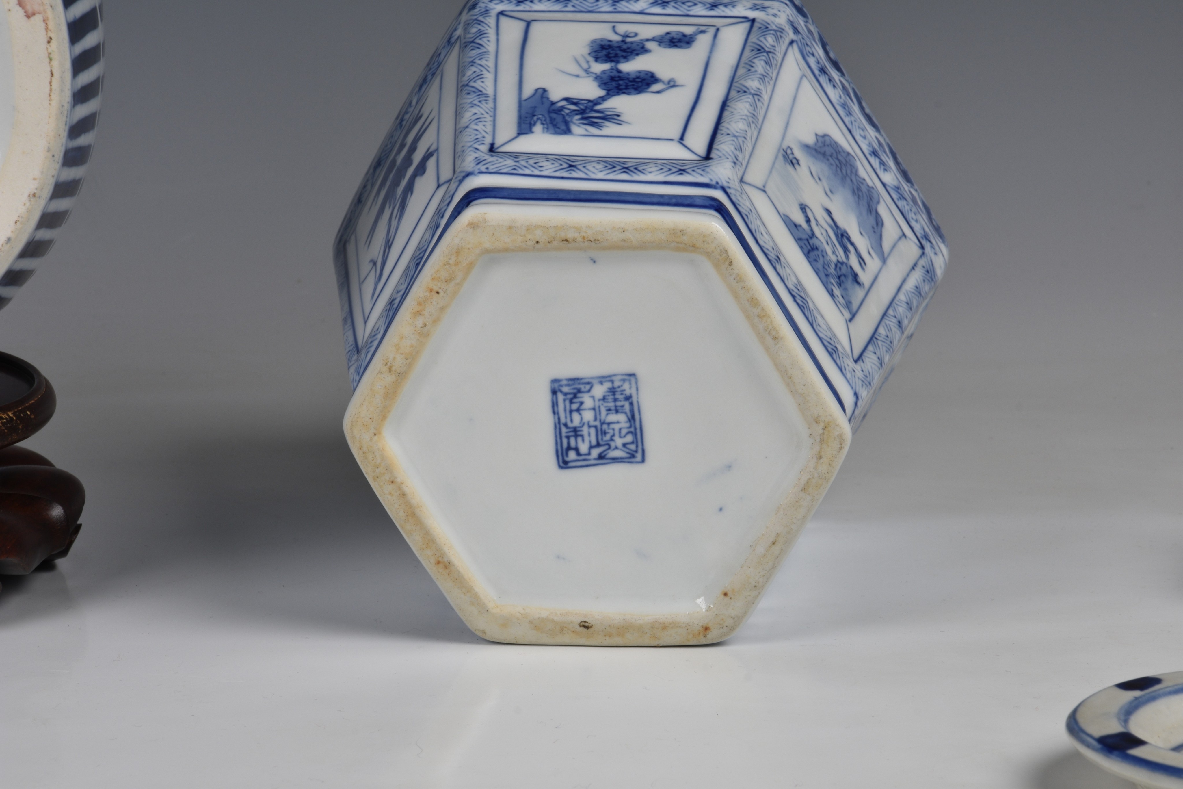 A Chinese blue and white porcelain large teapot, late 20th century, with concave cover, short, - Image 4 of 4