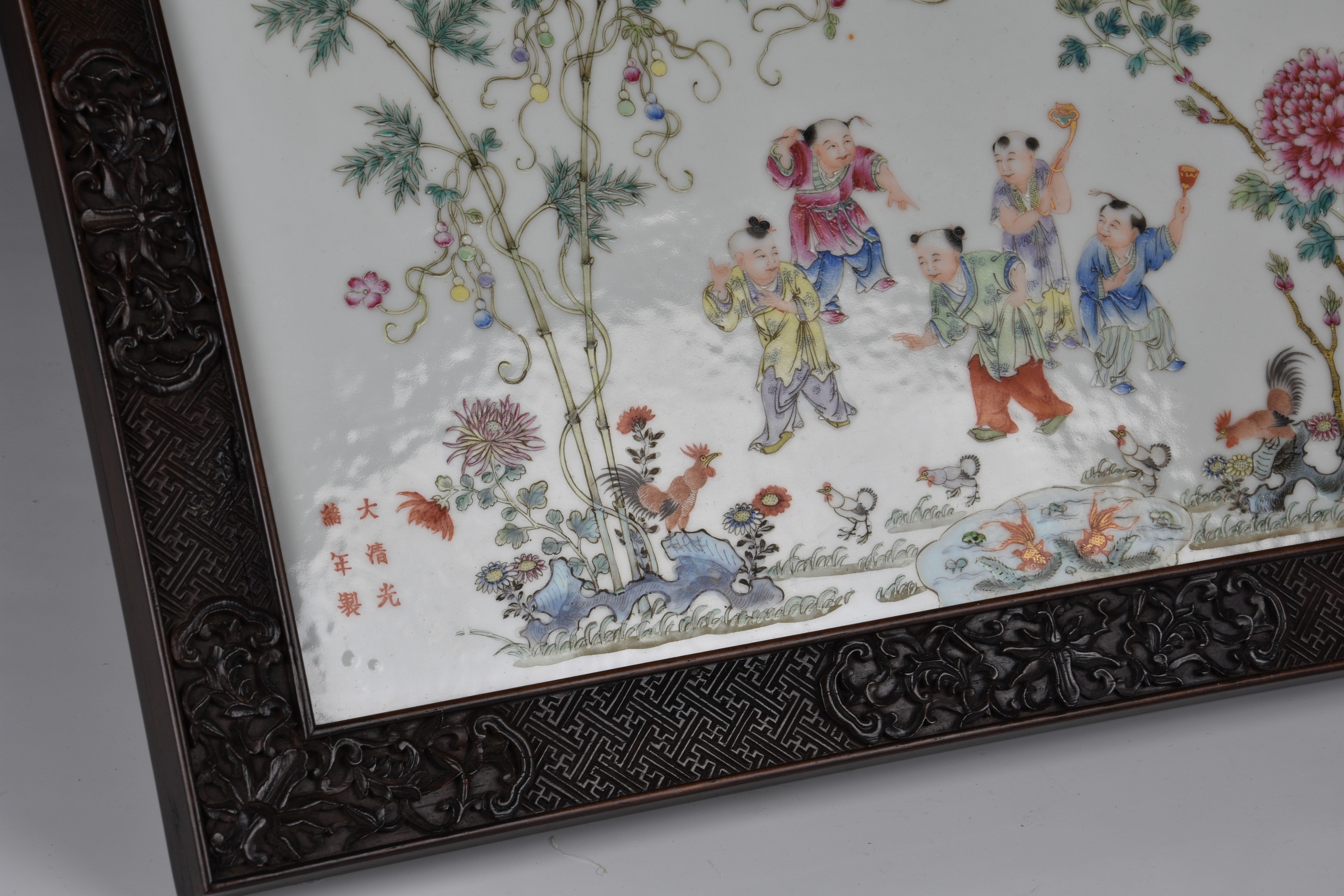 A fine quality Chinese famille rose porcelain 'Boys' plaque, Guangxu six character mark lower - Bild 8 aus 8