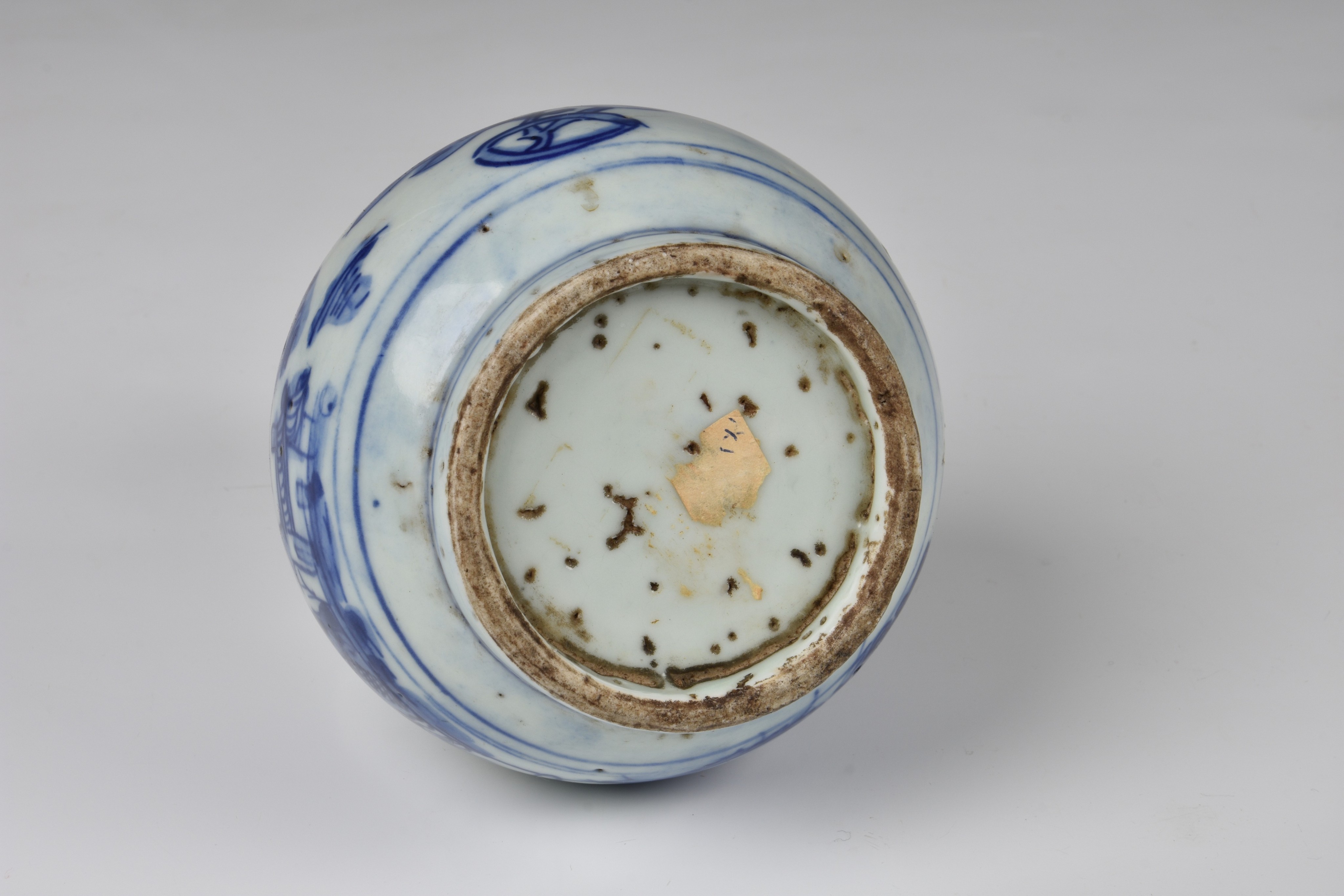 A Chinese blue and white porcelain vase, 19th / early 20th century, of stout, baluster form, painted - Image 5 of 5