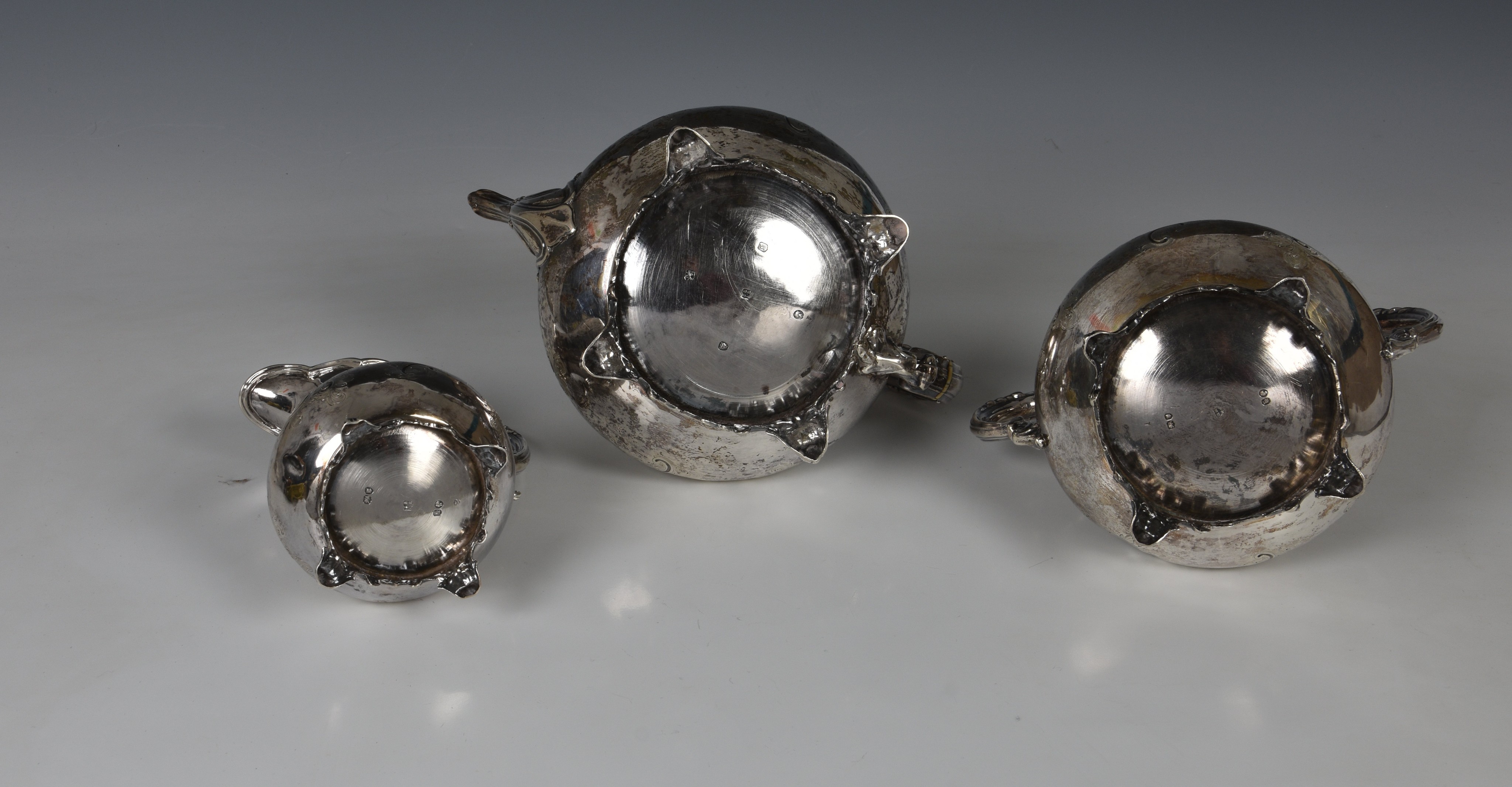 A good quality Victorian silver three piece tea service, Joseph & Albert Savory, London 1865, of - Image 3 of 3