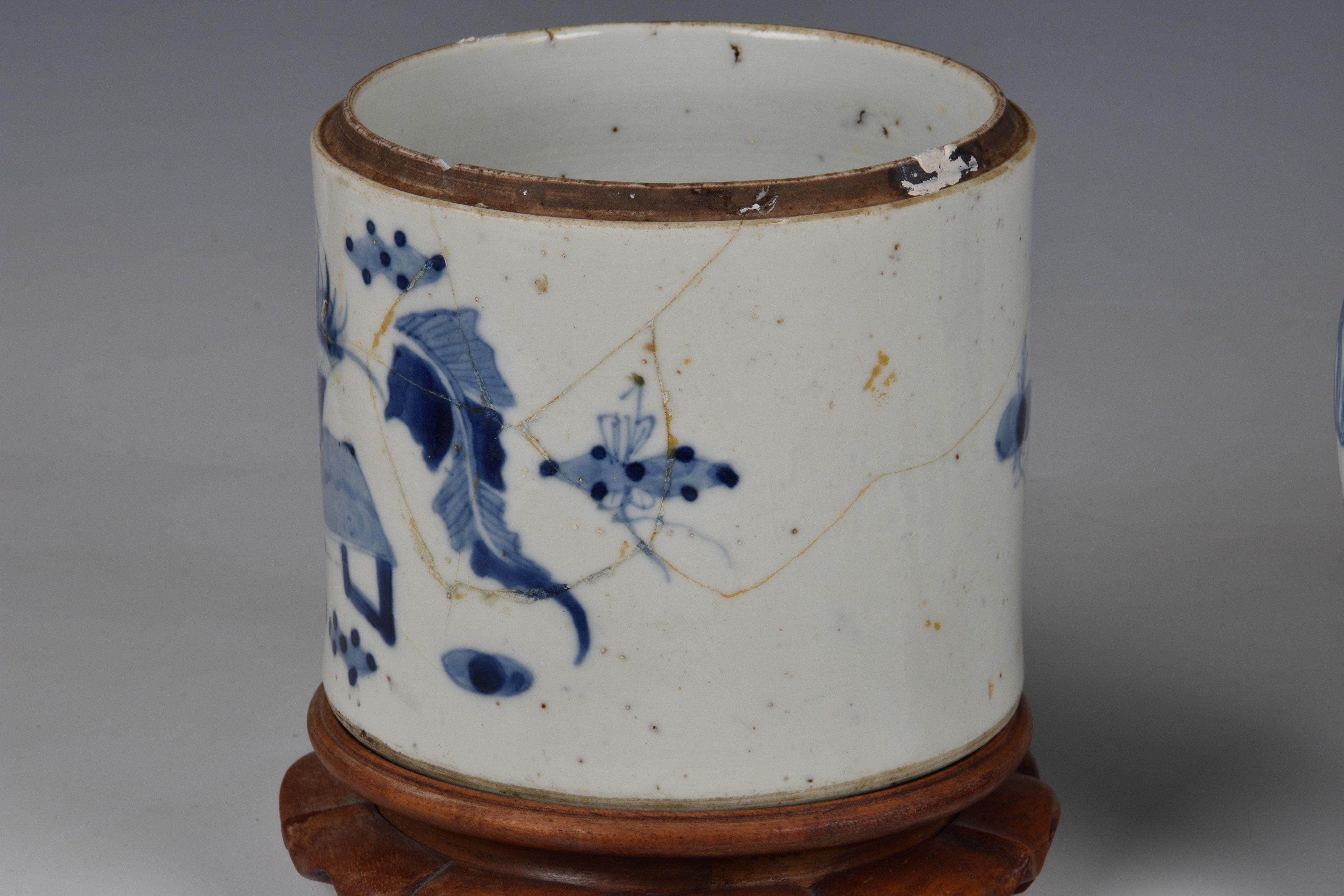 Chinese blue and white porcelain, 20th century, comprising a globular vase with six character Kangxi - Image 3 of 7
