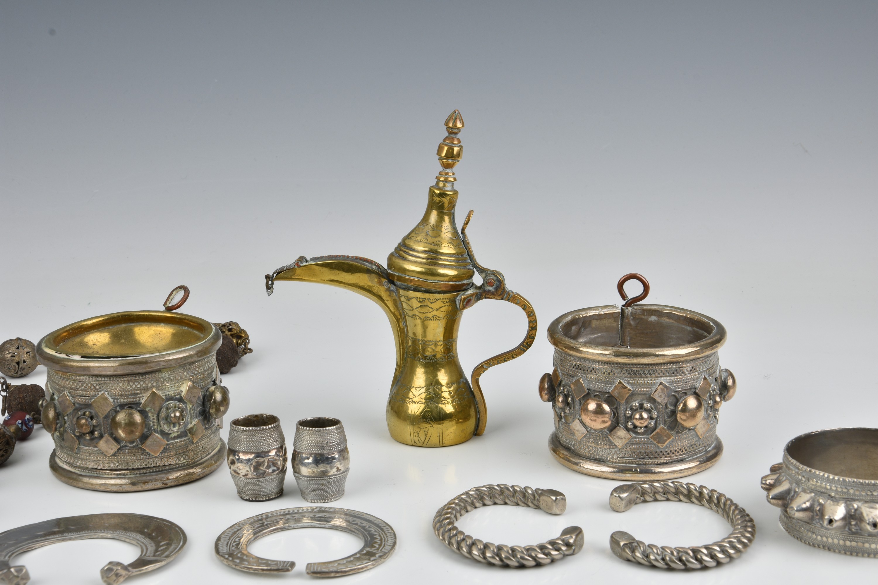 Middle-Eastern Tribal / Yemen / Oman / Bedouin white metal & bronze jewellery and artefacts, - Image 2 of 2