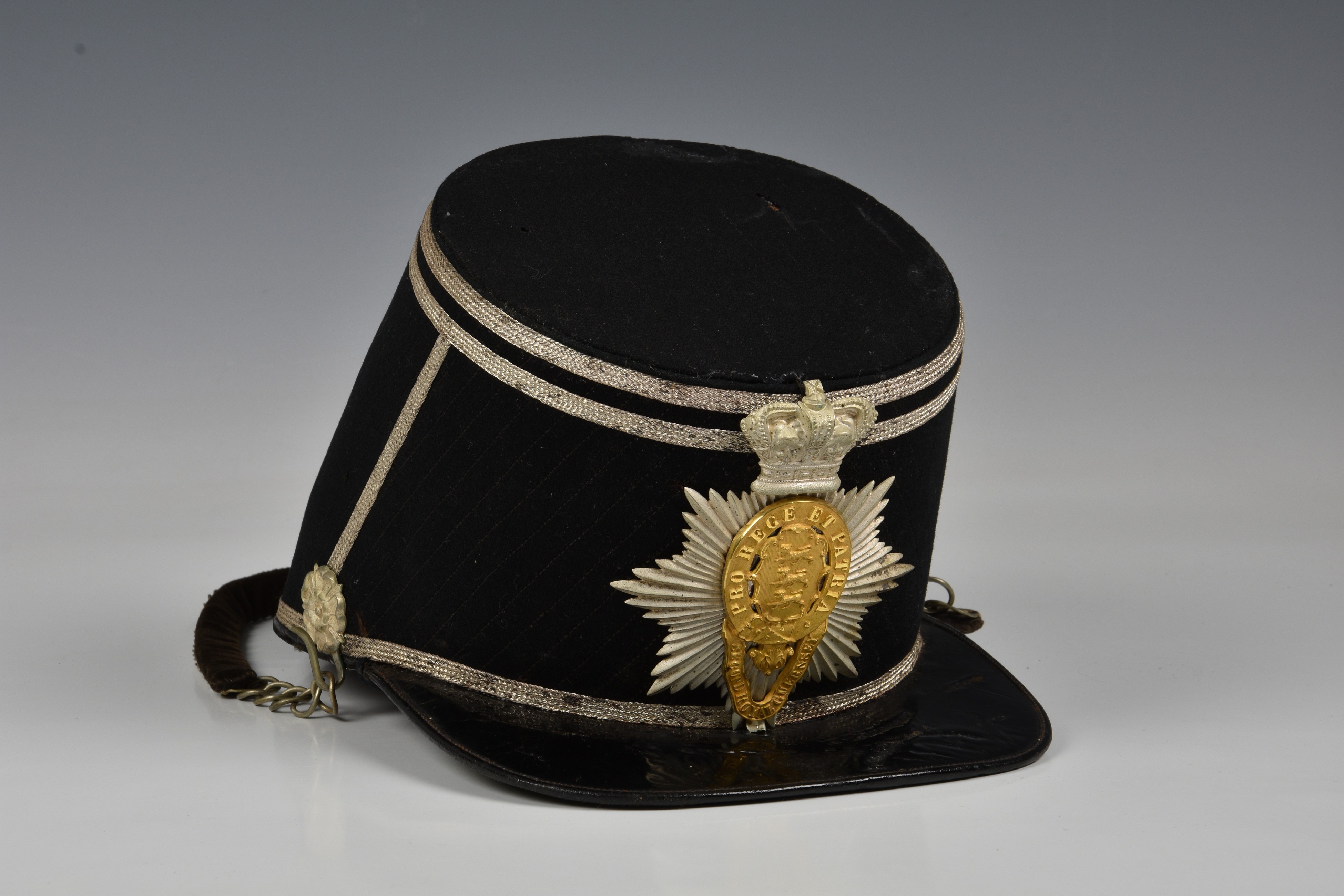 An extremely rare 2nd Royal Guernsey Militia shako, black cloth sides and top, having diagonal - Image 4 of 6