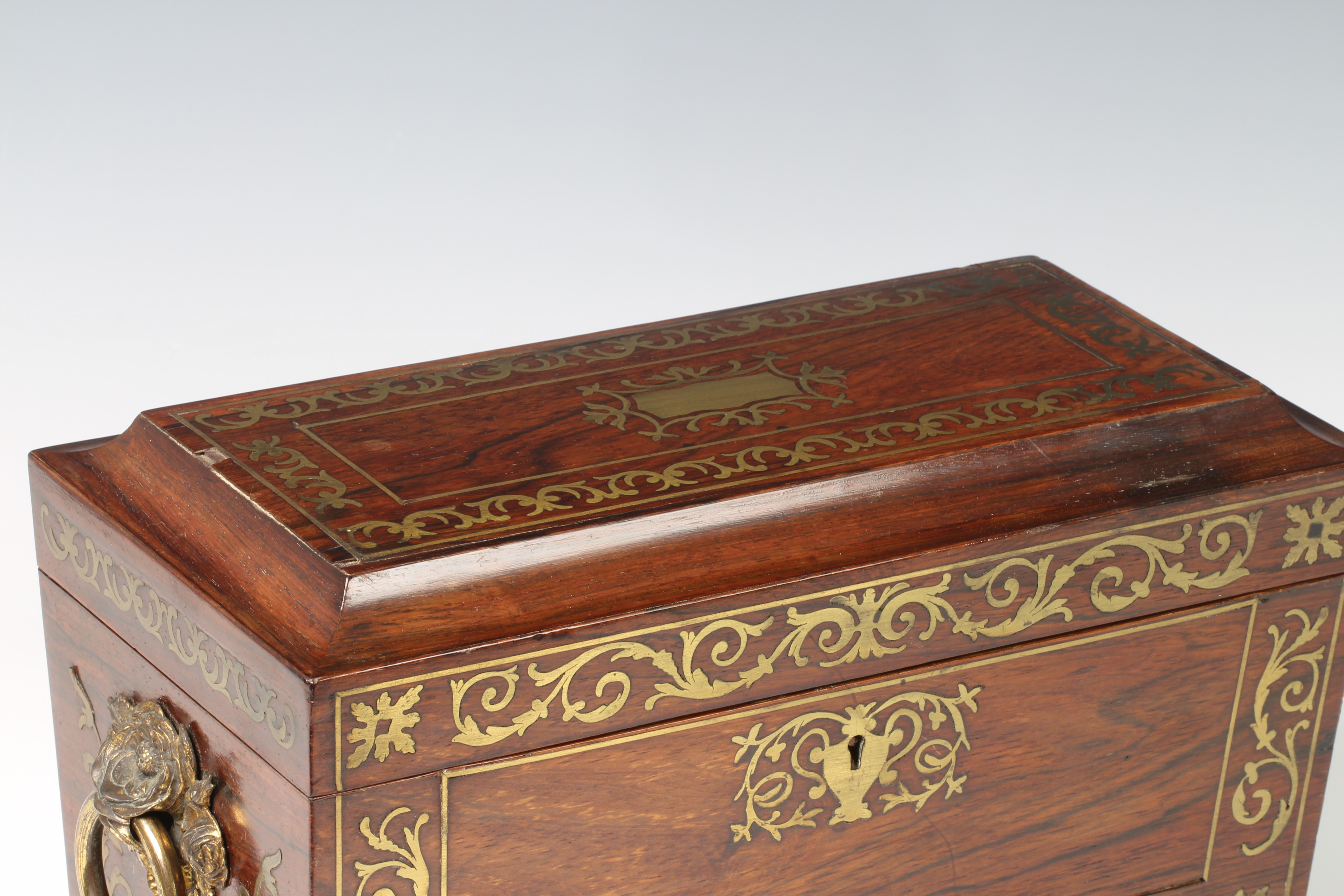 A Regency Rosewood and brass inlaid tea caddy, with blue velvet lined interior with void for - Image 5 of 5