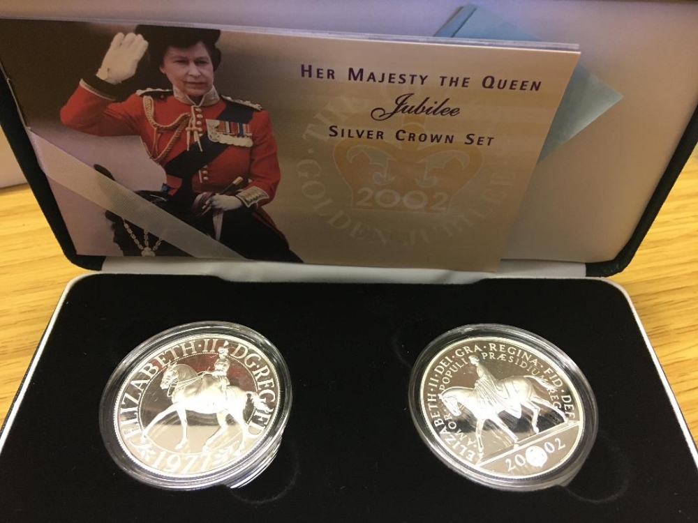 COINS : 2002 Queens Jubilee Silver Crown set of 2 1977 and 2002,