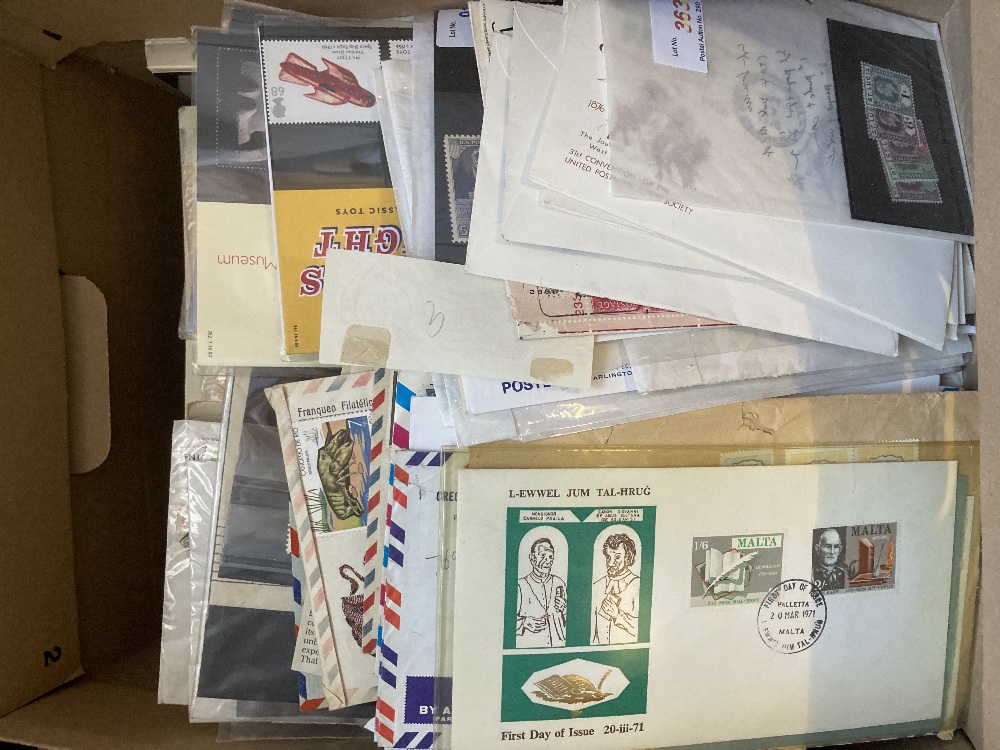 STAMPS All World box of album pages and old auction lots plus some old club books,