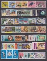 STAMPS MAURITIUS Unmounted mint QEII selection on stock pages,