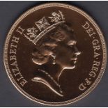 COINS : 1993 £5 Gold coin , uncirculated in specia